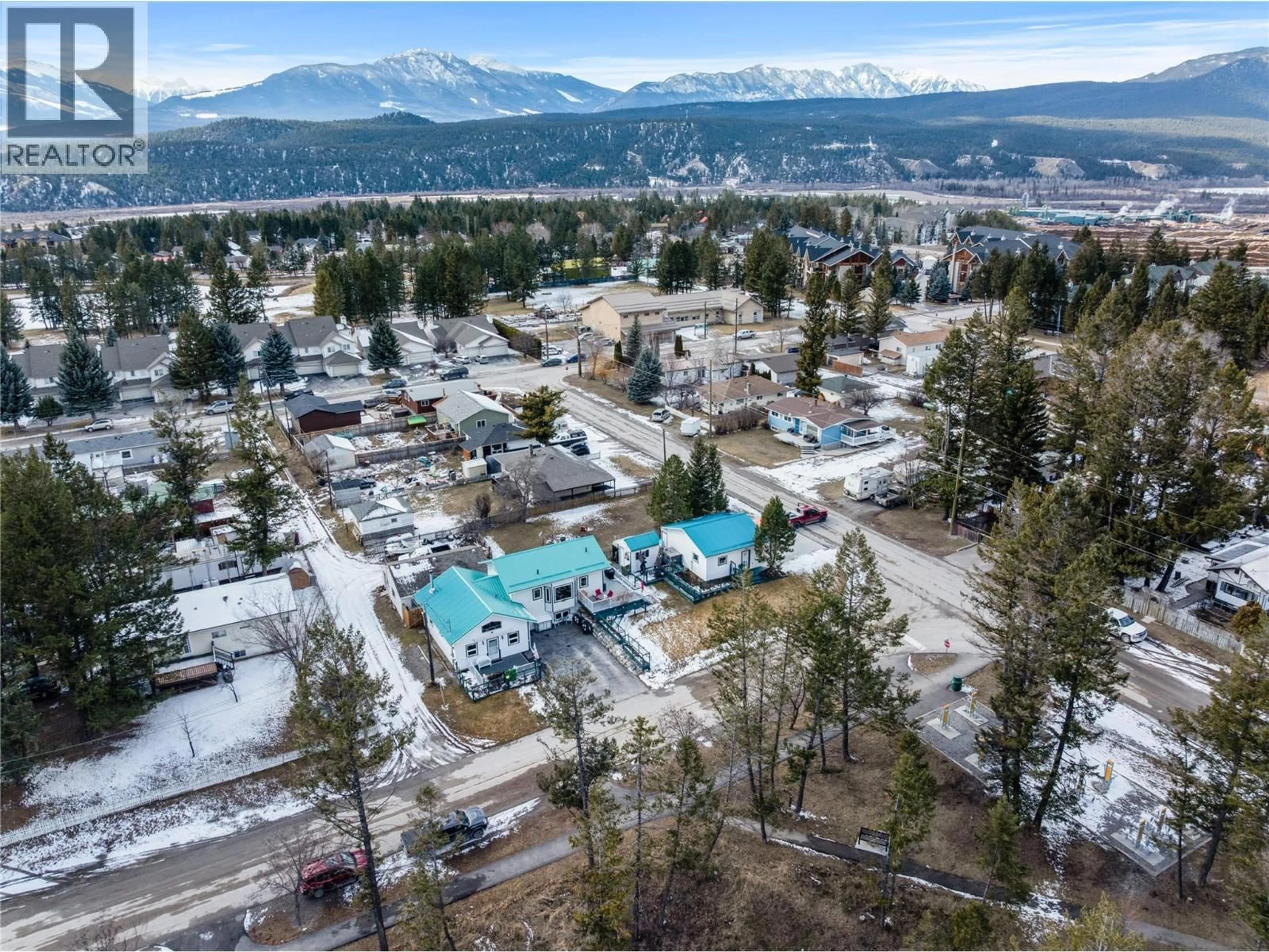 A pic from outside/outdoor area/front of a property/back of a property/a pic from drone, mountain view for 7527 PARK DRIVE WEST OTHER, Radium Hot Springs British Columbia V0A1M0