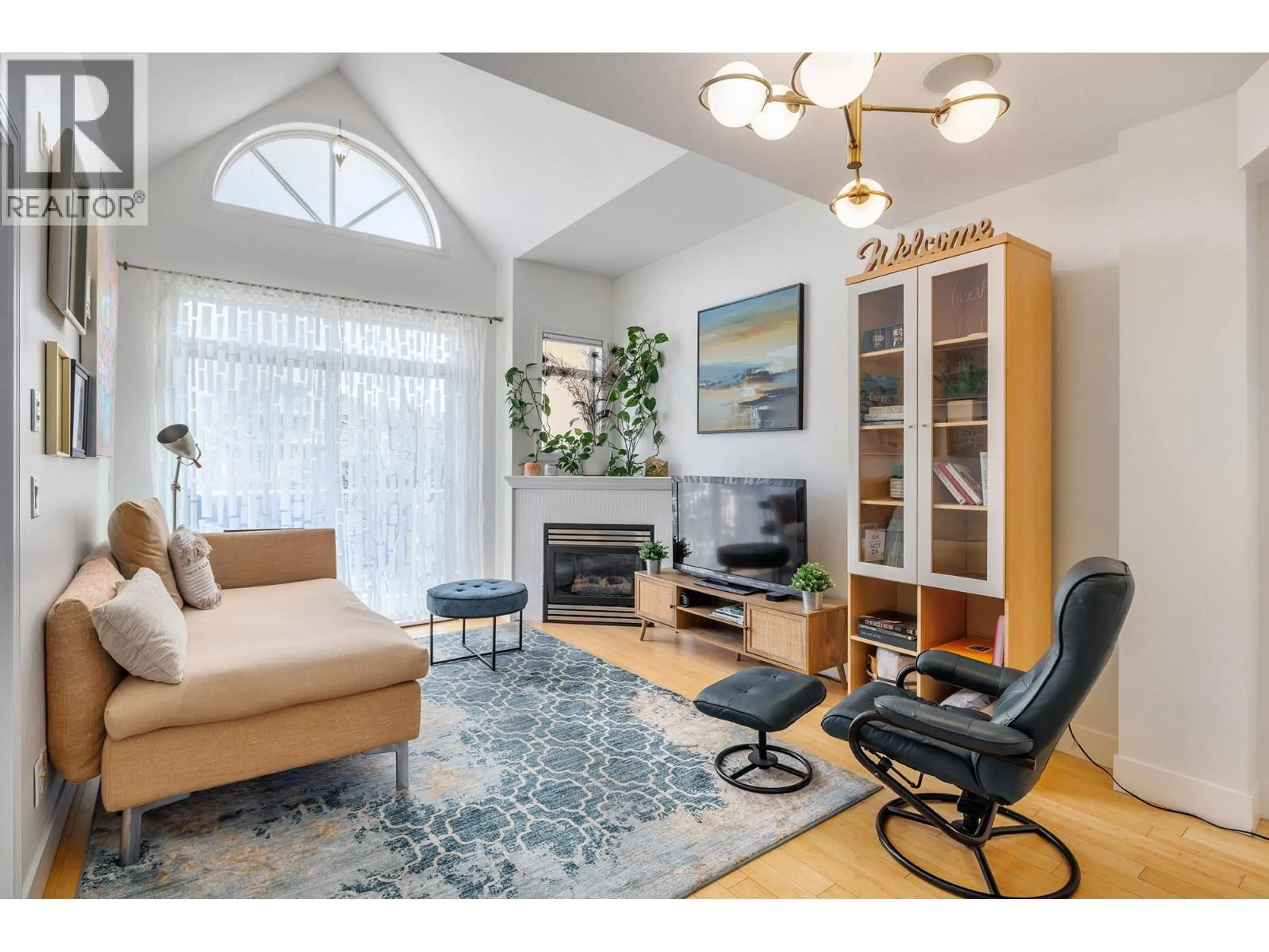 Living room with furniture, unknown for 247 - 1088 SUNSET DRIVE, Kelowna British Columbia V1Y9W1