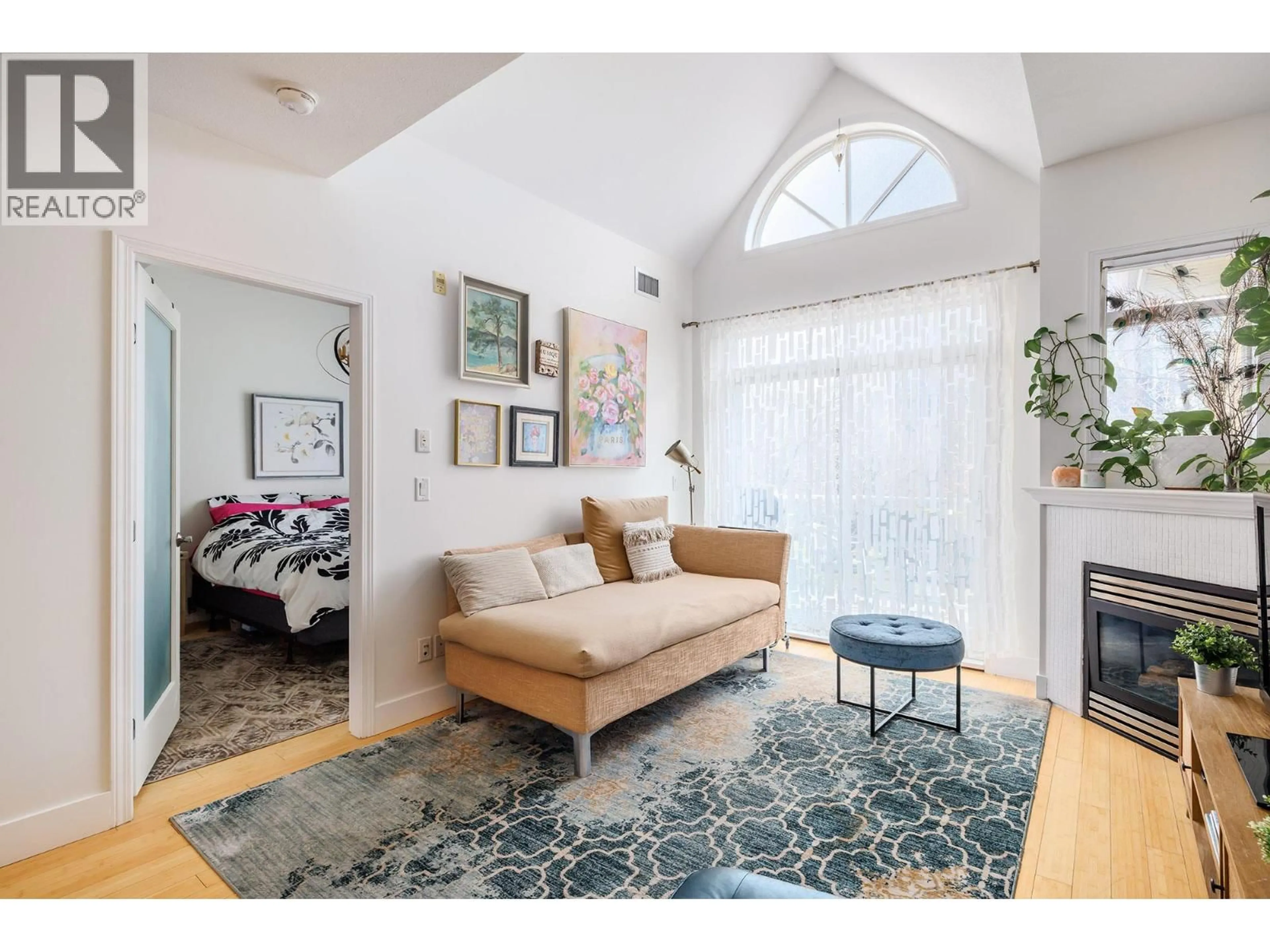 Living room with furniture, unknown for 247 - 1088 SUNSET DRIVE, Kelowna British Columbia V1Y9W1