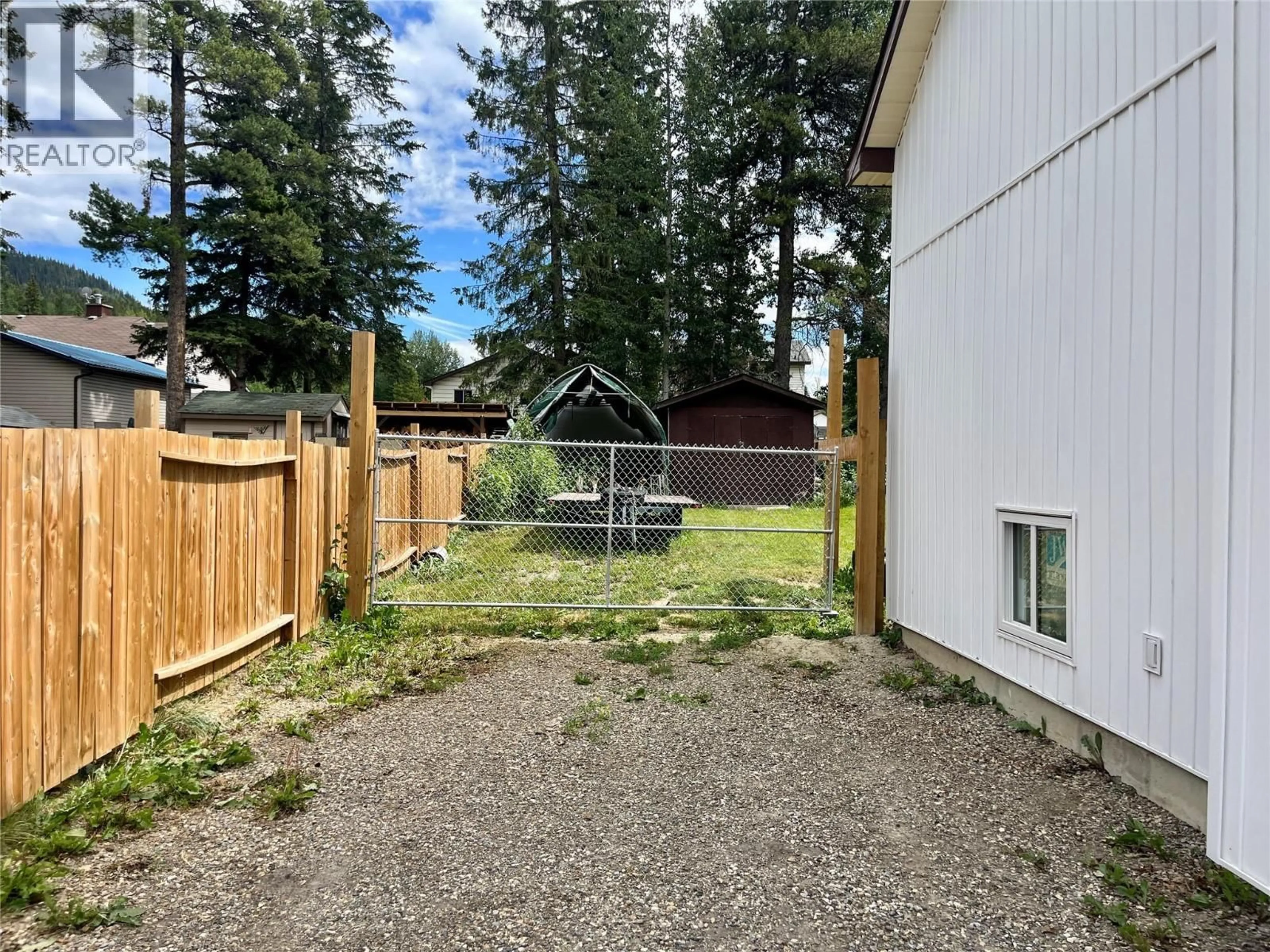 A pic from outside/outdoor area/front of a property/back of a property/a pic from drone, unknown for 248 MURRAY DRIVE, Tumbler Ridge British Columbia V0C2W0