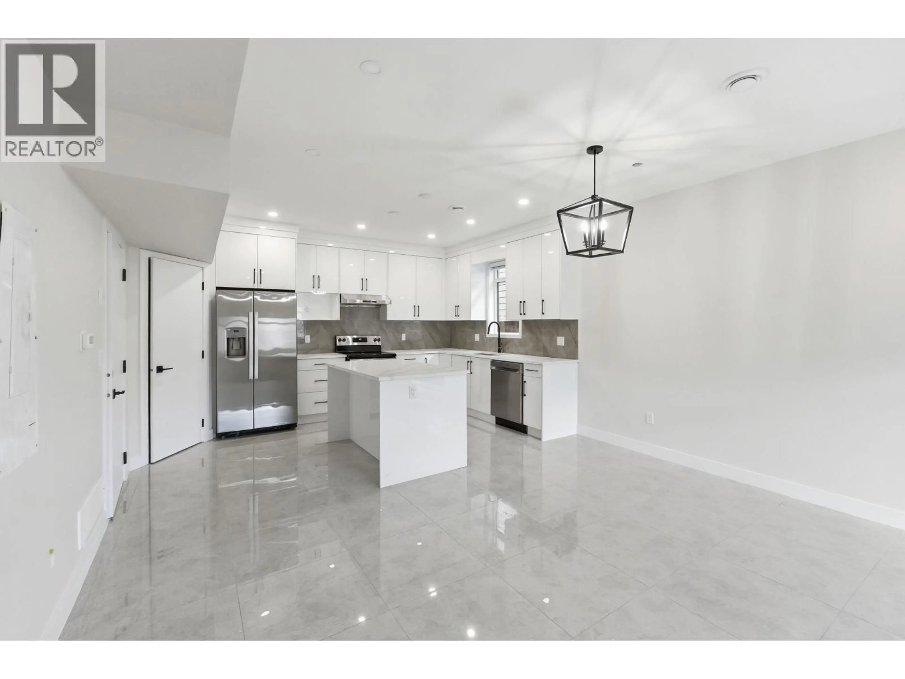 Open concept kitchen, ceramic/tile floor for 4 - 722 COOPLAND CRESCENT, Kelowna British Columbia V1Y2V1