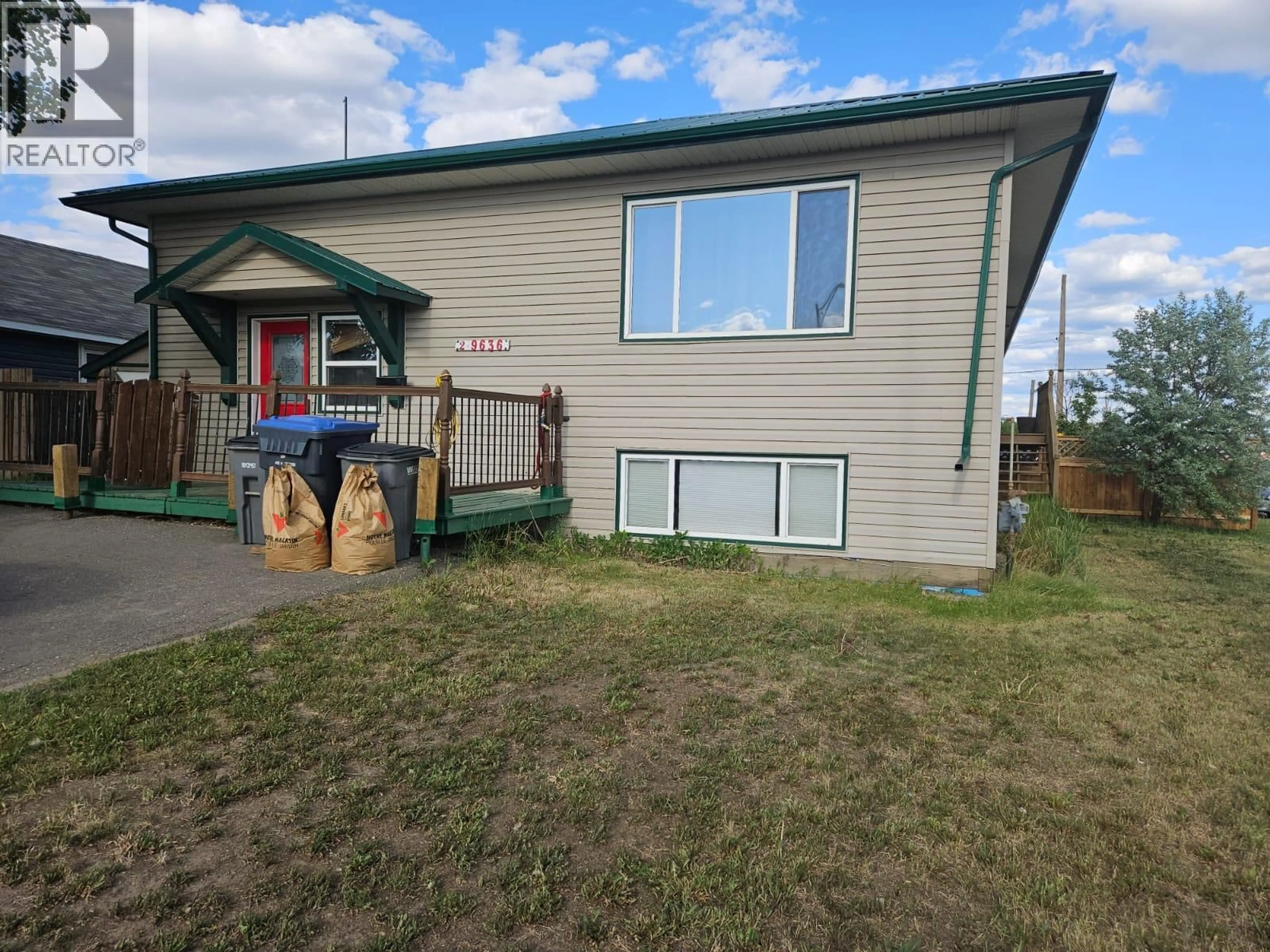 Home with vinyl exterior material, unknown for 2 - 9636 15 STREET, Dawson Creek British Columbia V1G3Y9