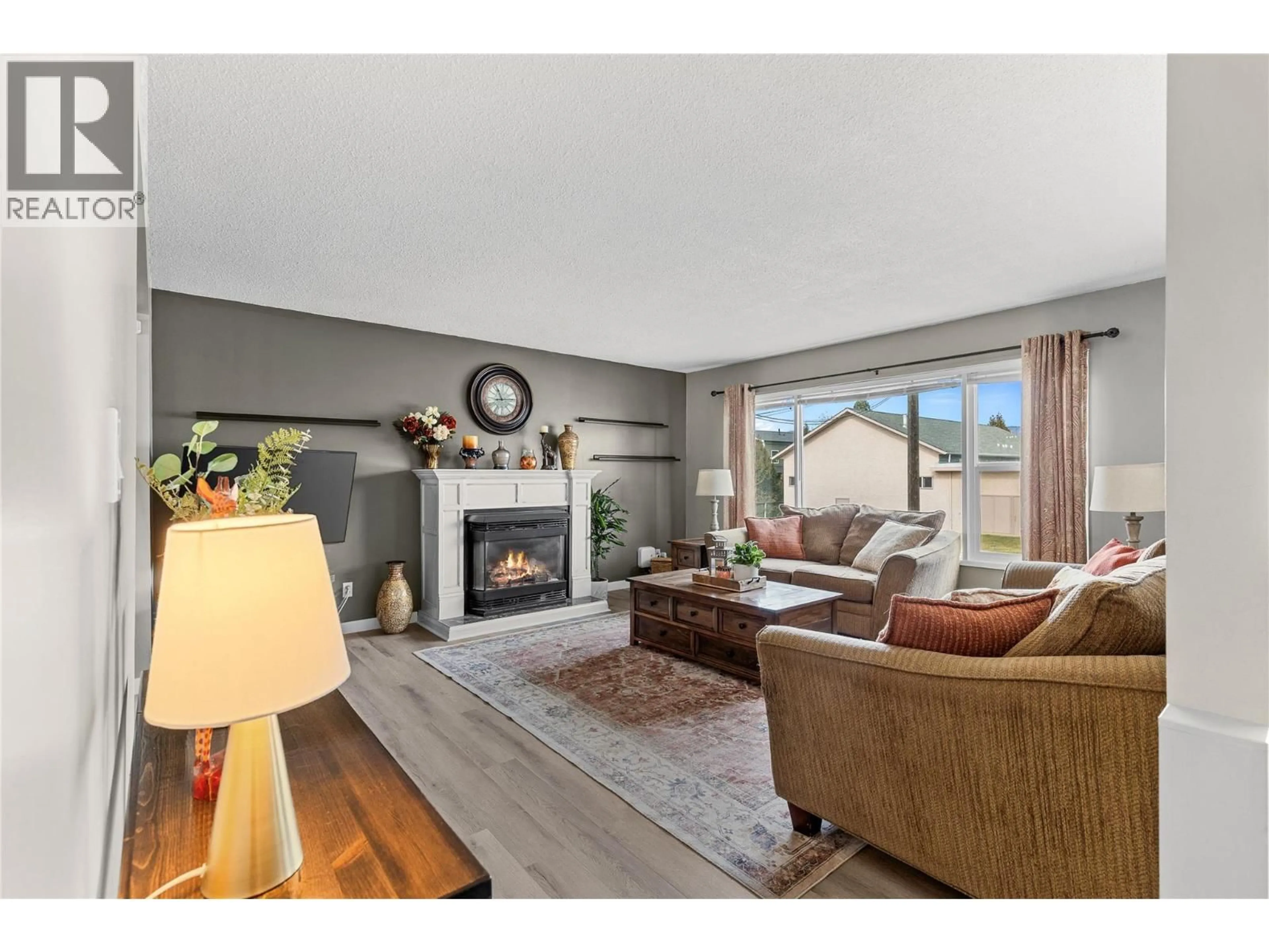 Living room with furniture, wood/laminate floor for 3735 PATTEN CRESCENT, Armstrong British Columbia V4Y0H9