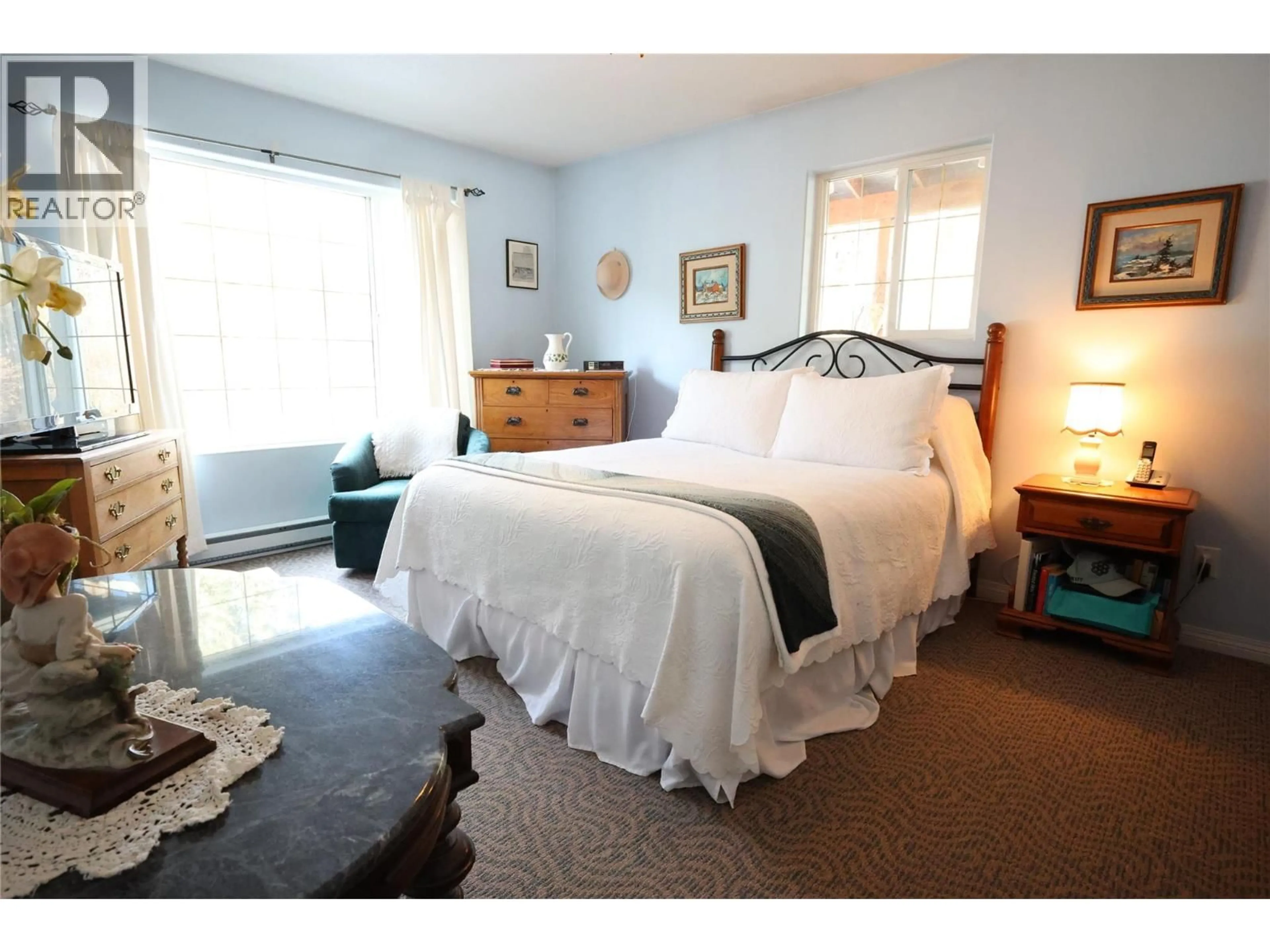 Bedroom with bed, unknown for 8230 HWY 5A HIGHWAY, Merritt British Columbia V1K1B8