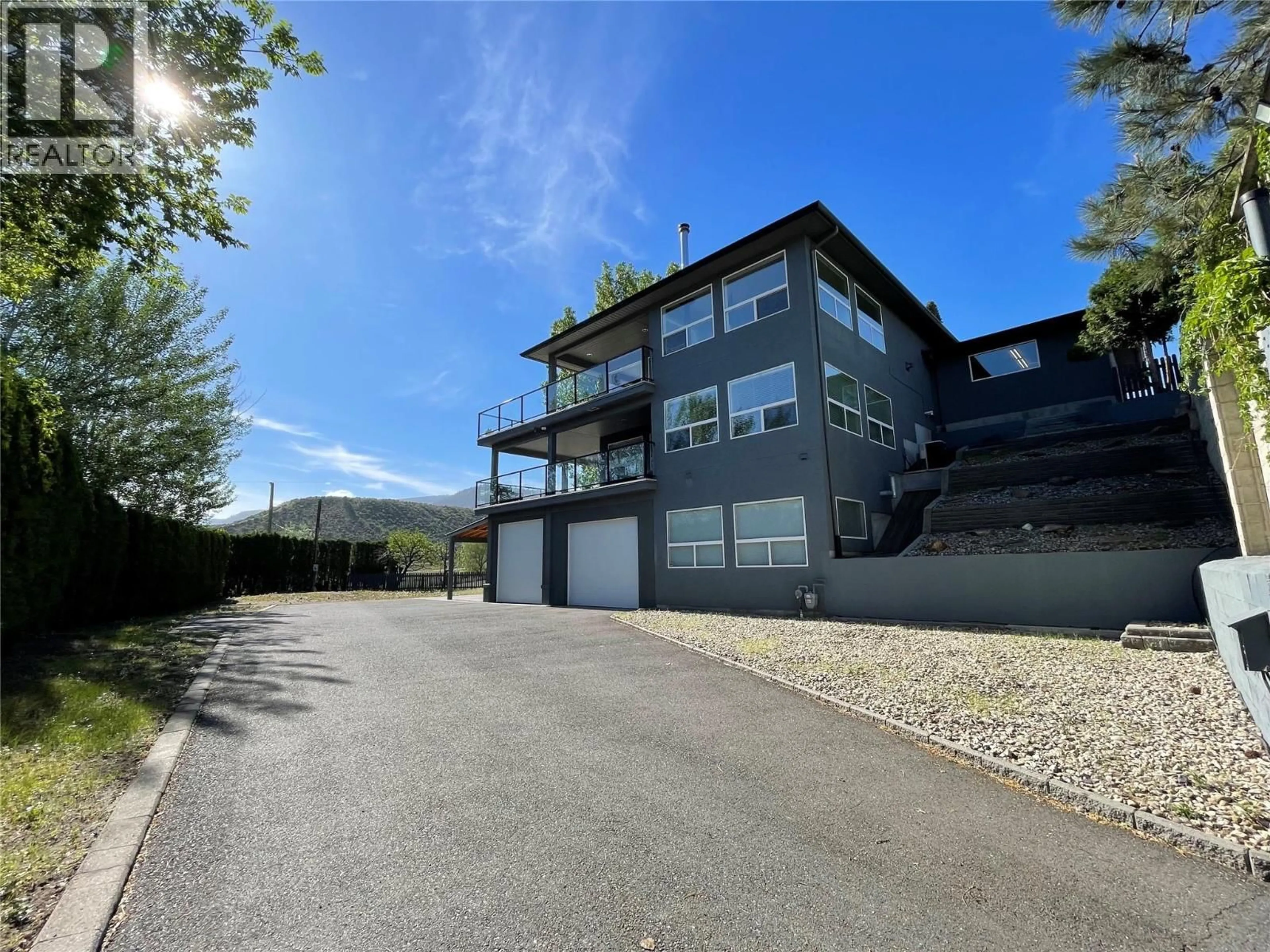 A pic from outside/outdoor area/front of a property/back of a property/a pic from drone, unknown for 1491 PINE CRESCENT, Kamloops British Columbia V2C2Z4