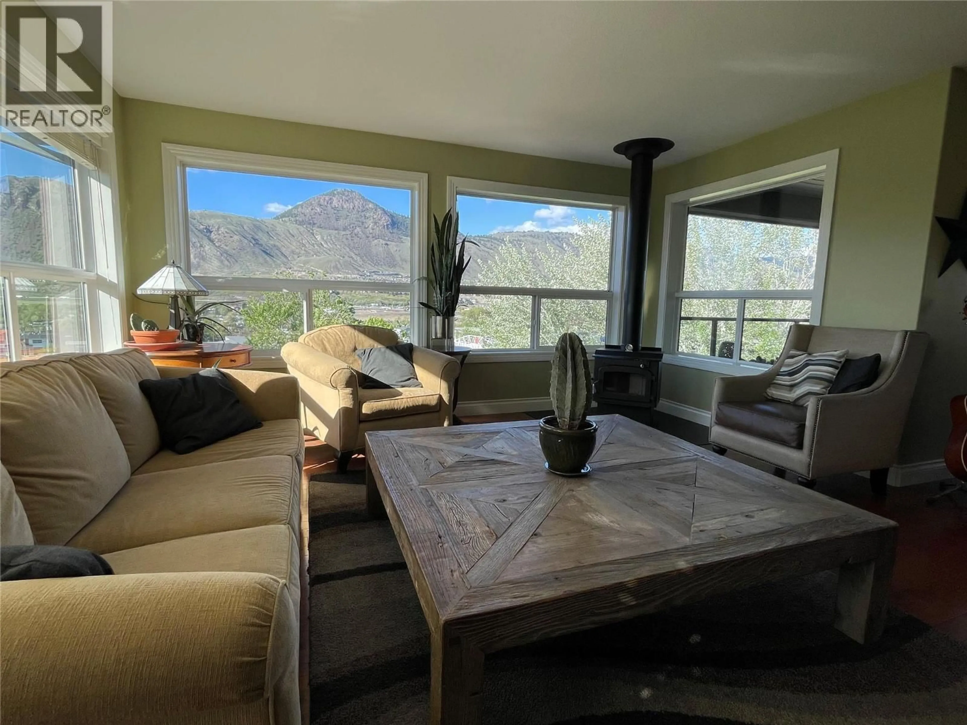 Living room with furniture, unknown for 1491 PINE CRESCENT, Kamloops British Columbia V2C2Z4