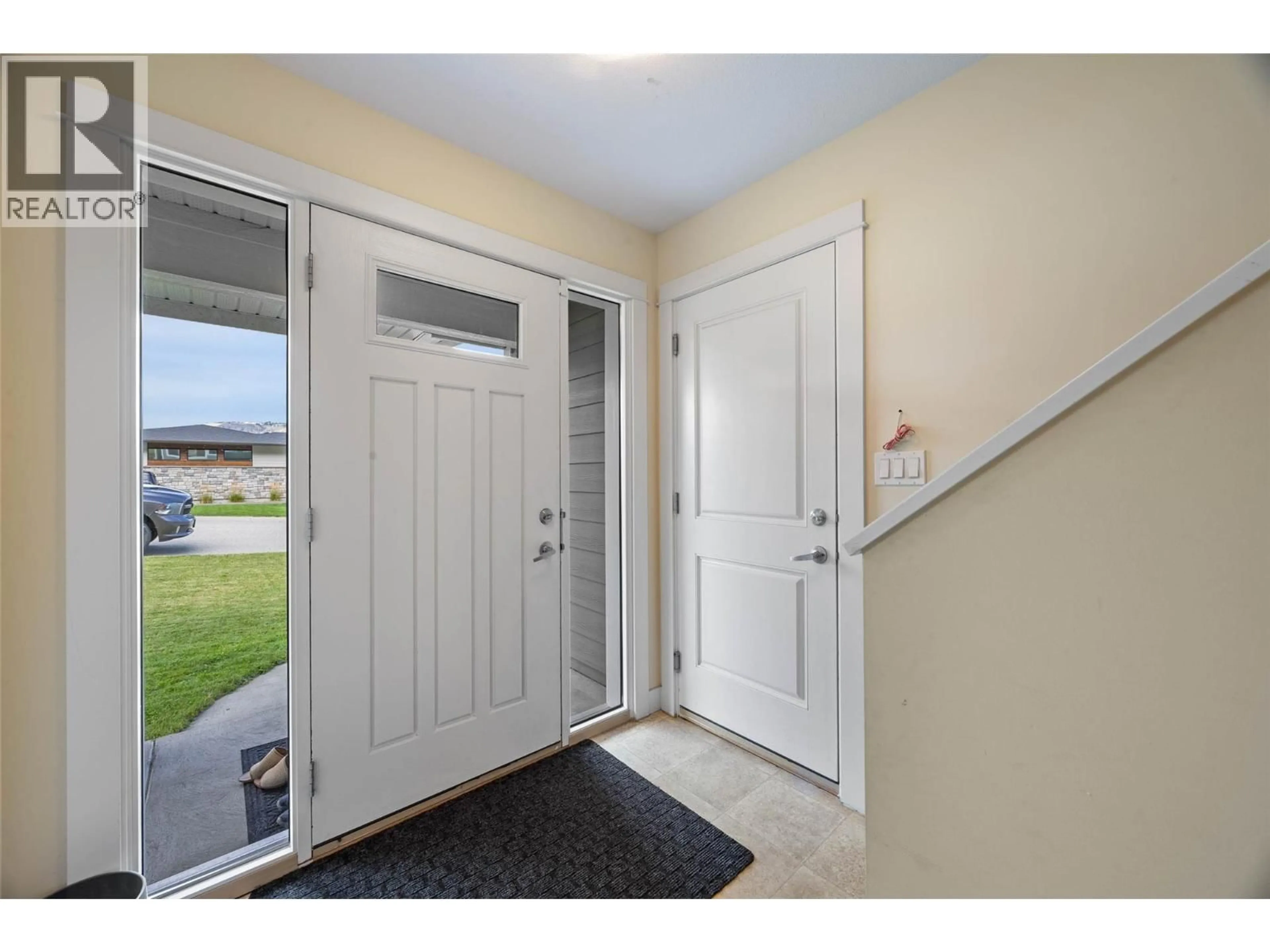Indoor entryway for 1771 GALORE PLACE, Kamloops British Columbia V2E0A7