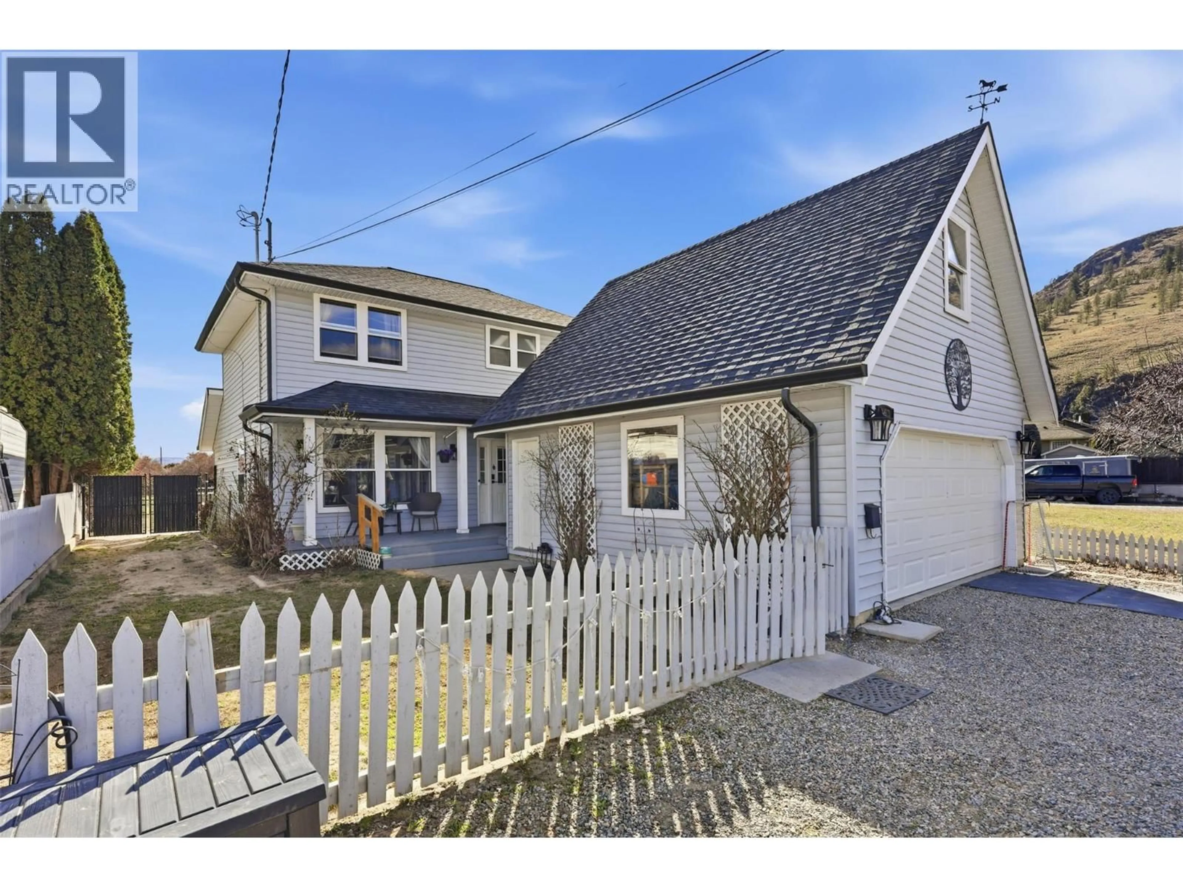 A pic from outside/outdoor area/front of a property/back of a property/a pic from drone, street for 863 WAWN ROAD, Kamloops British Columbia V2B6N3