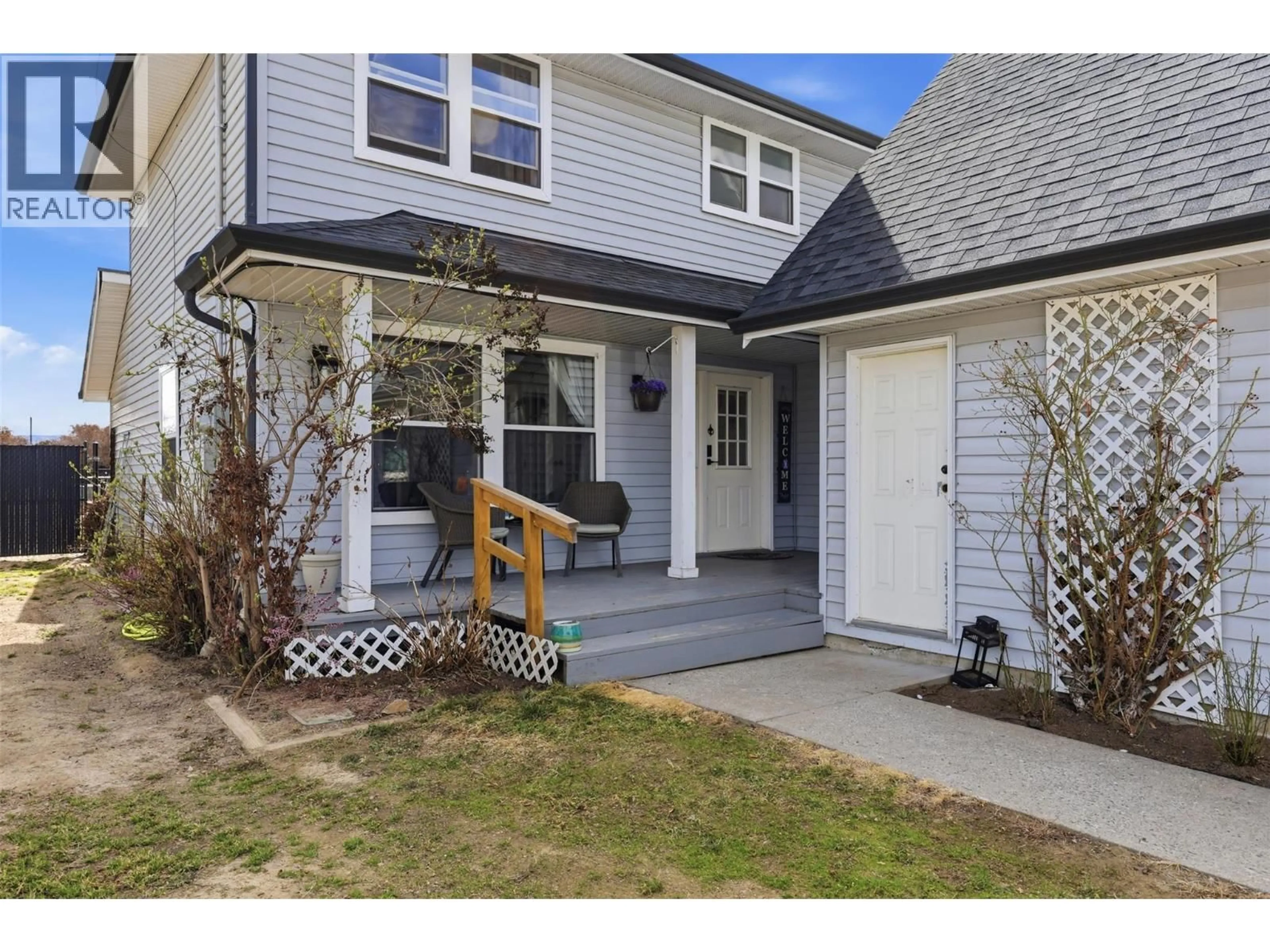 Home with vinyl exterior material, street for 863 WAWN ROAD, Kamloops British Columbia V2B6N3