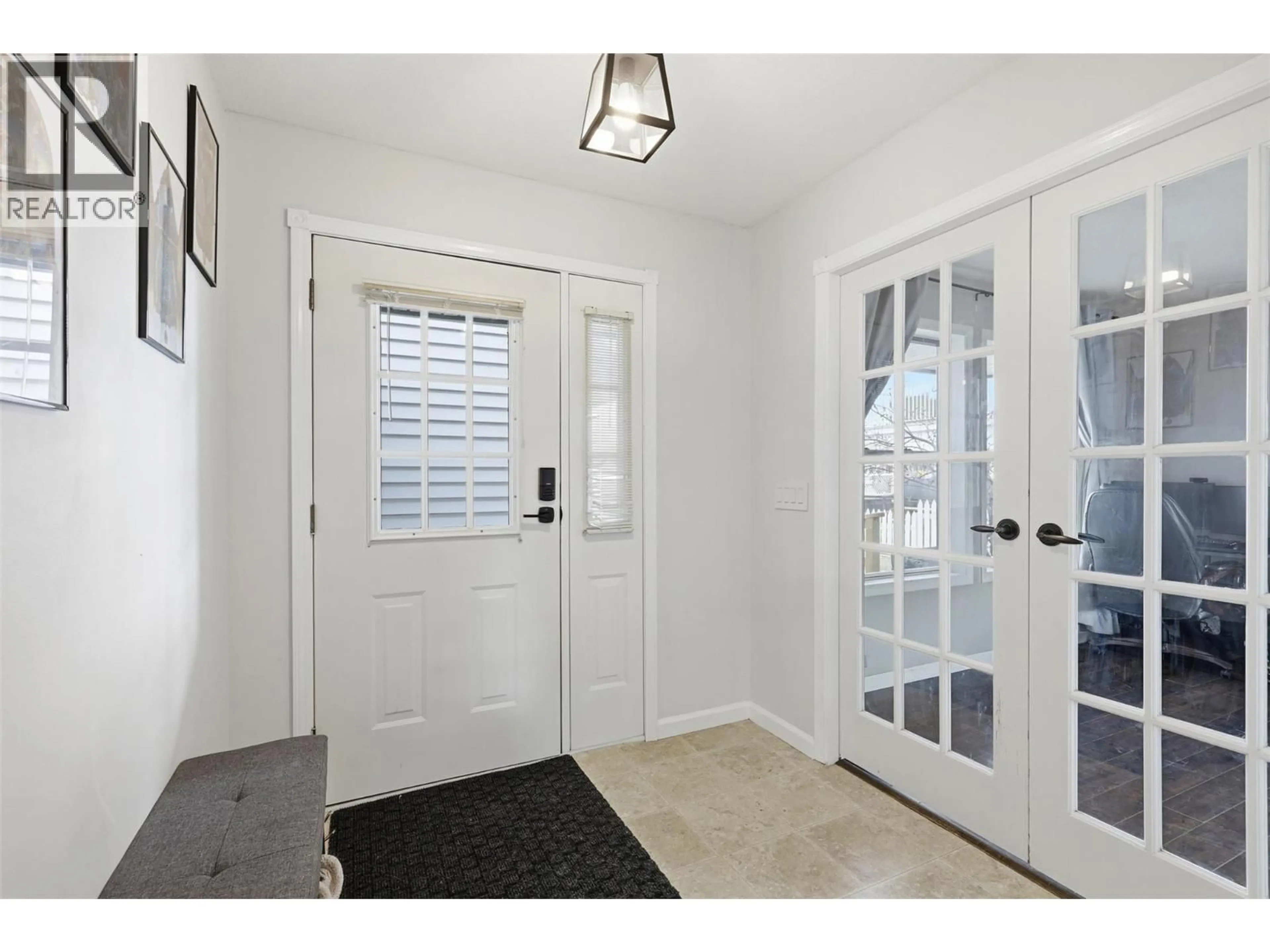 Indoor entryway for 863 WAWN ROAD, Kamloops British Columbia V2B6N3