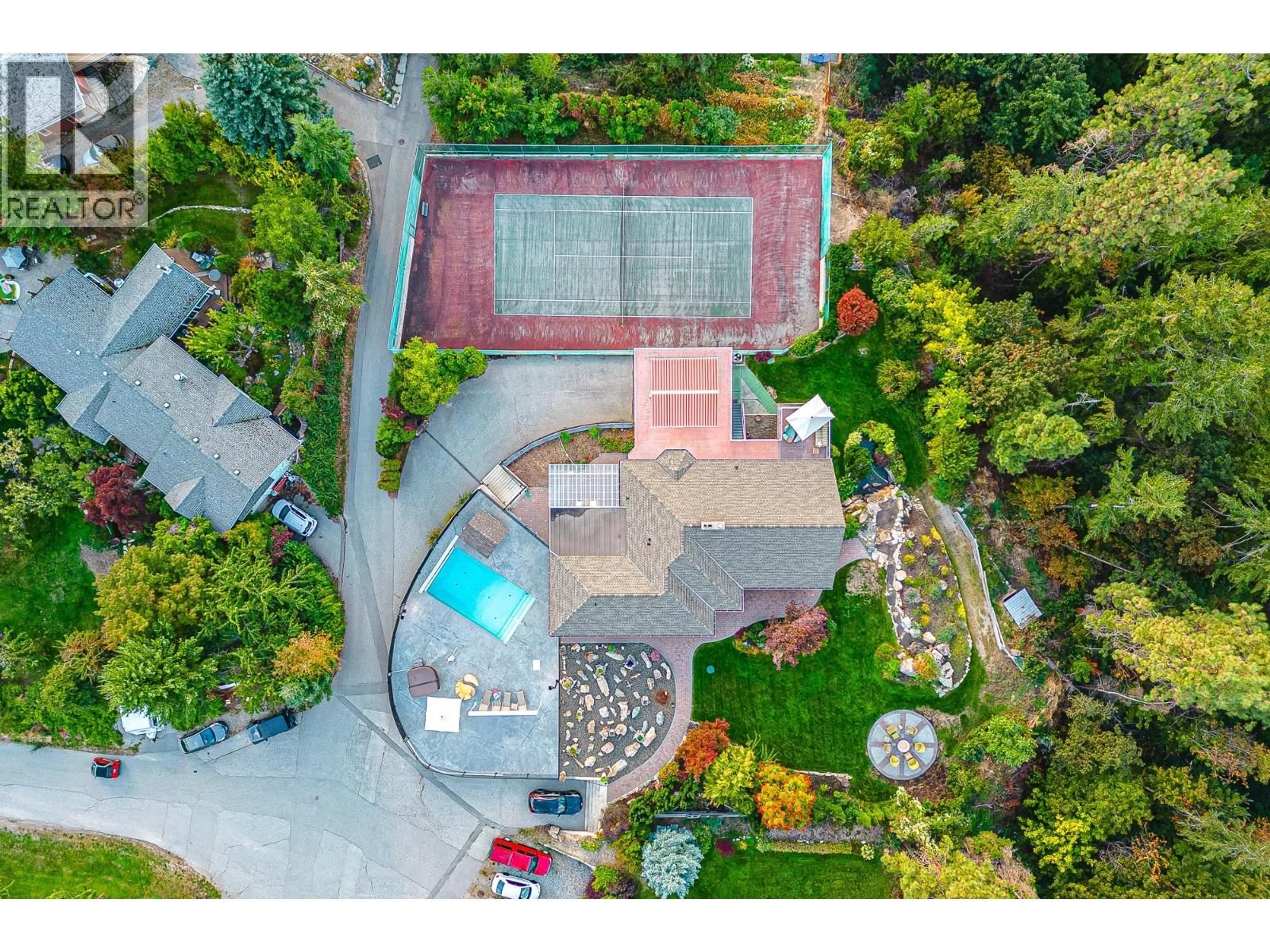 A pic from outside/outdoor area/front of a property/back of a property/a pic from drone, unknown for 3029 SPRUCE DRIVE, Naramata British Columbia V0H1N0