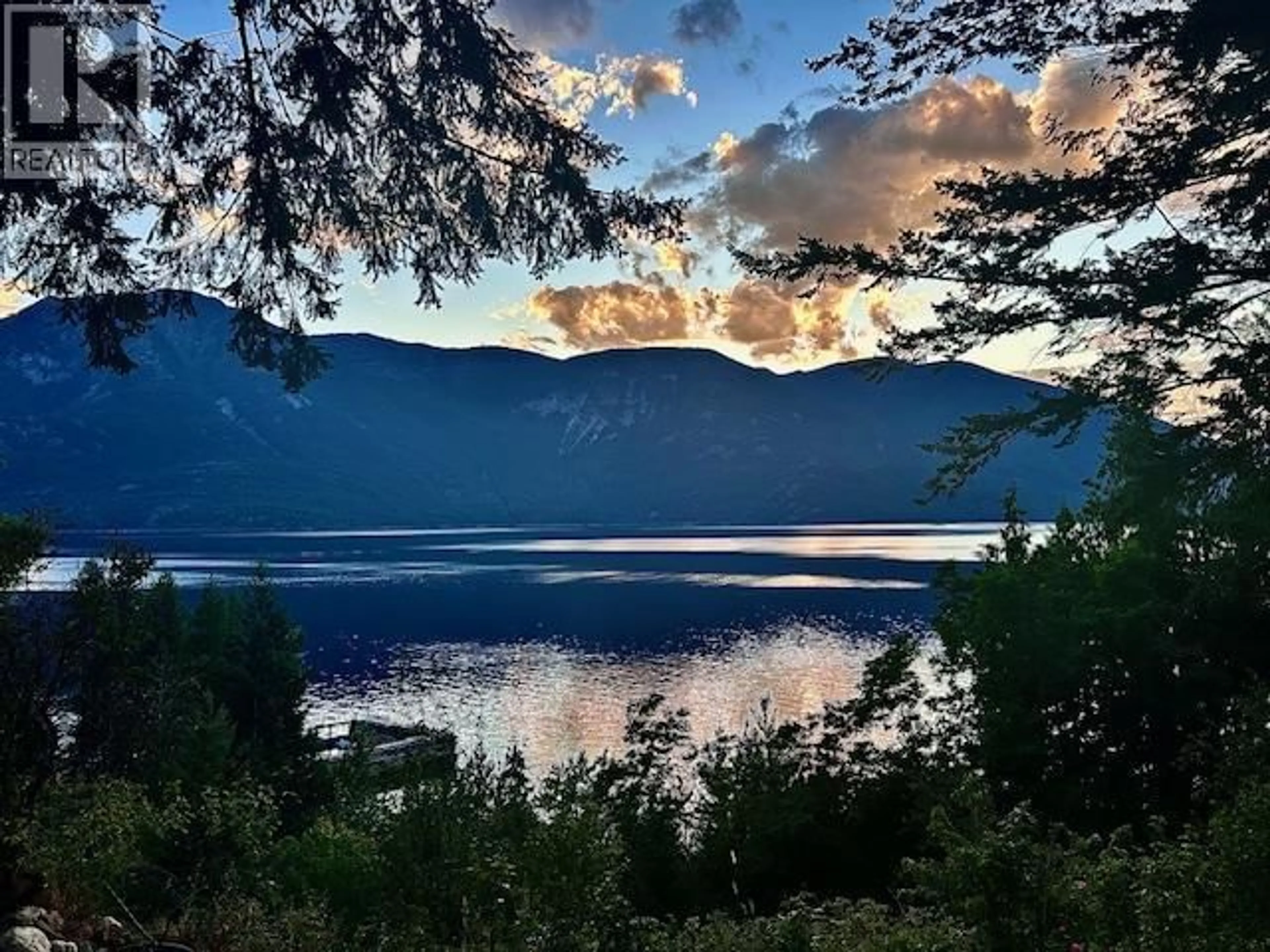 Blurry image for 13533 MOUNTAIN SHORES ROAD, Boswell British Columbia V0B1A4