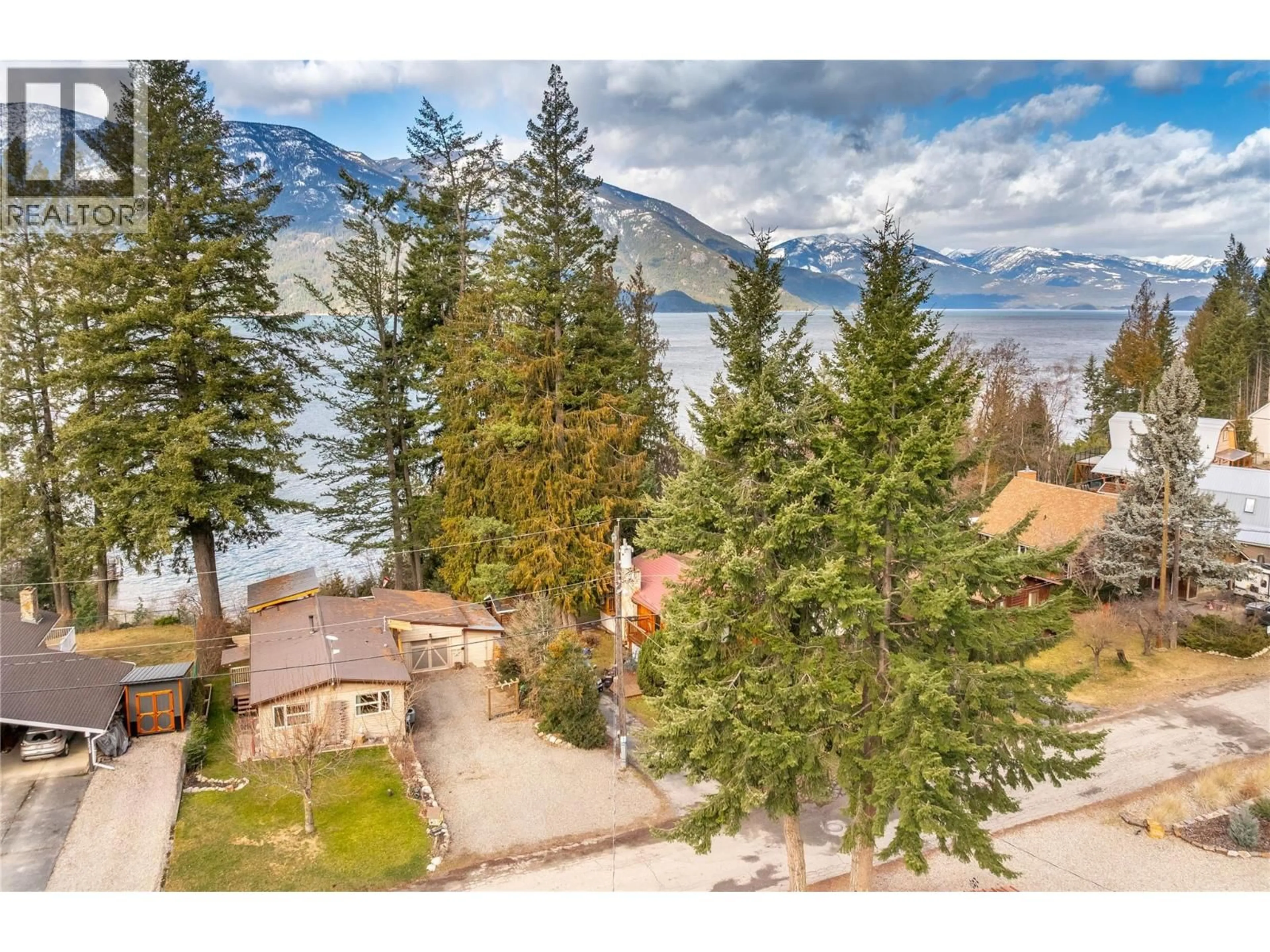A pic from outside/outdoor area/front of a property/back of a property/a pic from drone, mountain view for 13533 MOUNTAIN SHORES ROAD, Boswell British Columbia V0B1A4