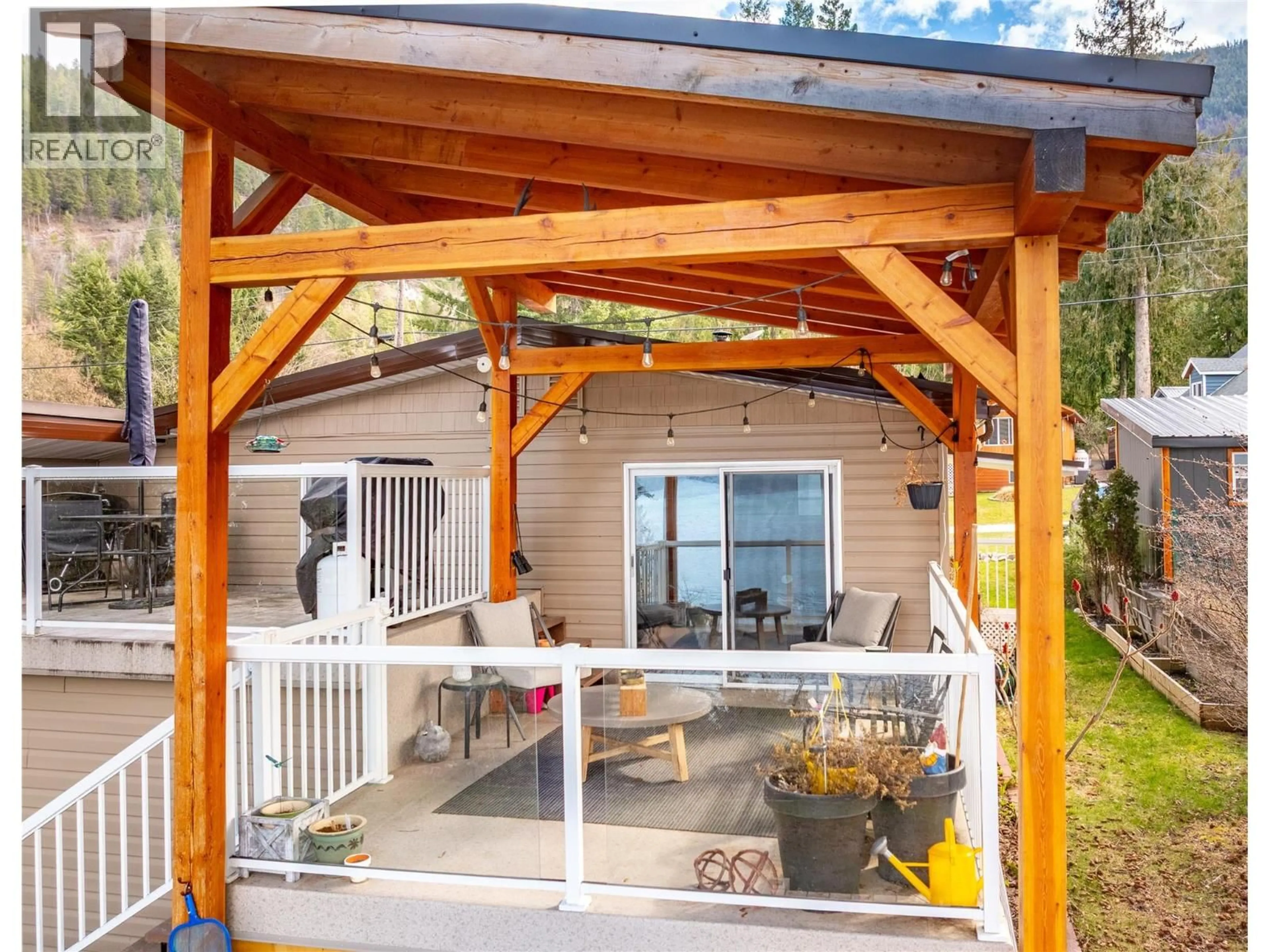 Patio, mountain view for 13533 MOUNTAIN SHORES ROAD, Boswell British Columbia V0B1A4