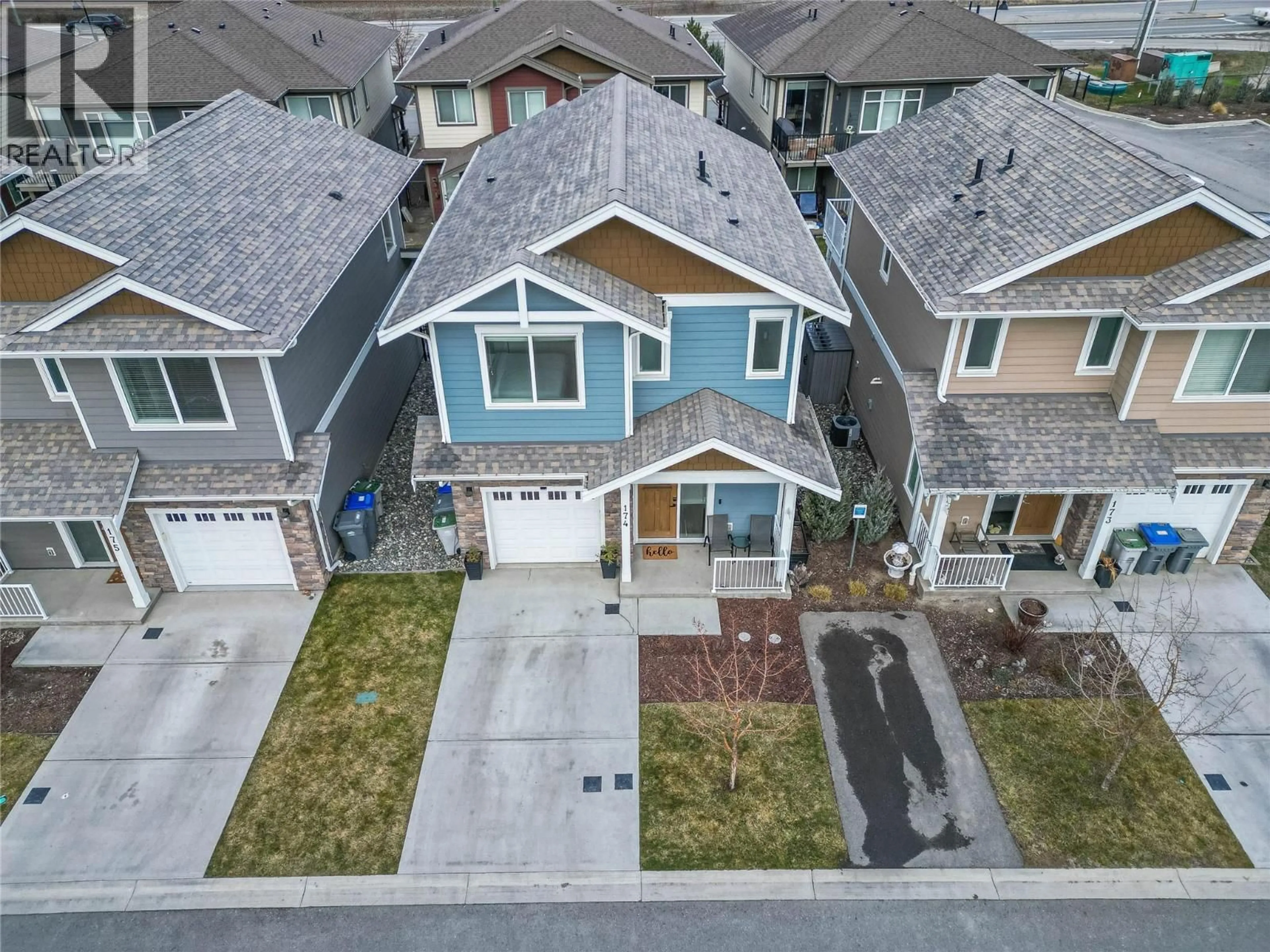A pic from outside/outdoor area/front of a property/back of a property/a pic from drone, street for 174 - 200 GRAND BOULEVARD, Kamloops British Columbia V2C0H3