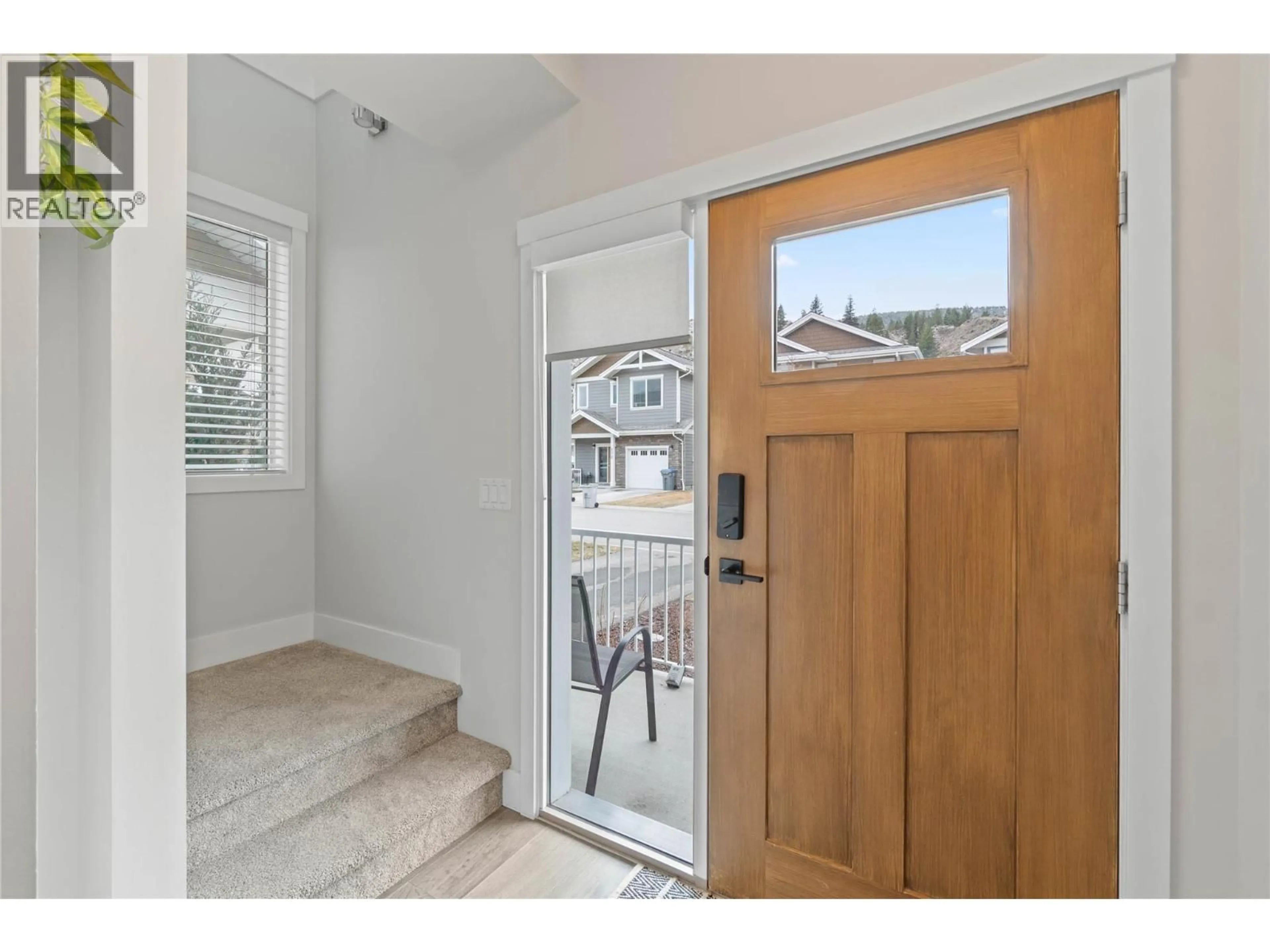 Indoor entryway for 174 - 200 GRAND BOULEVARD, Kamloops British Columbia V2C0H3