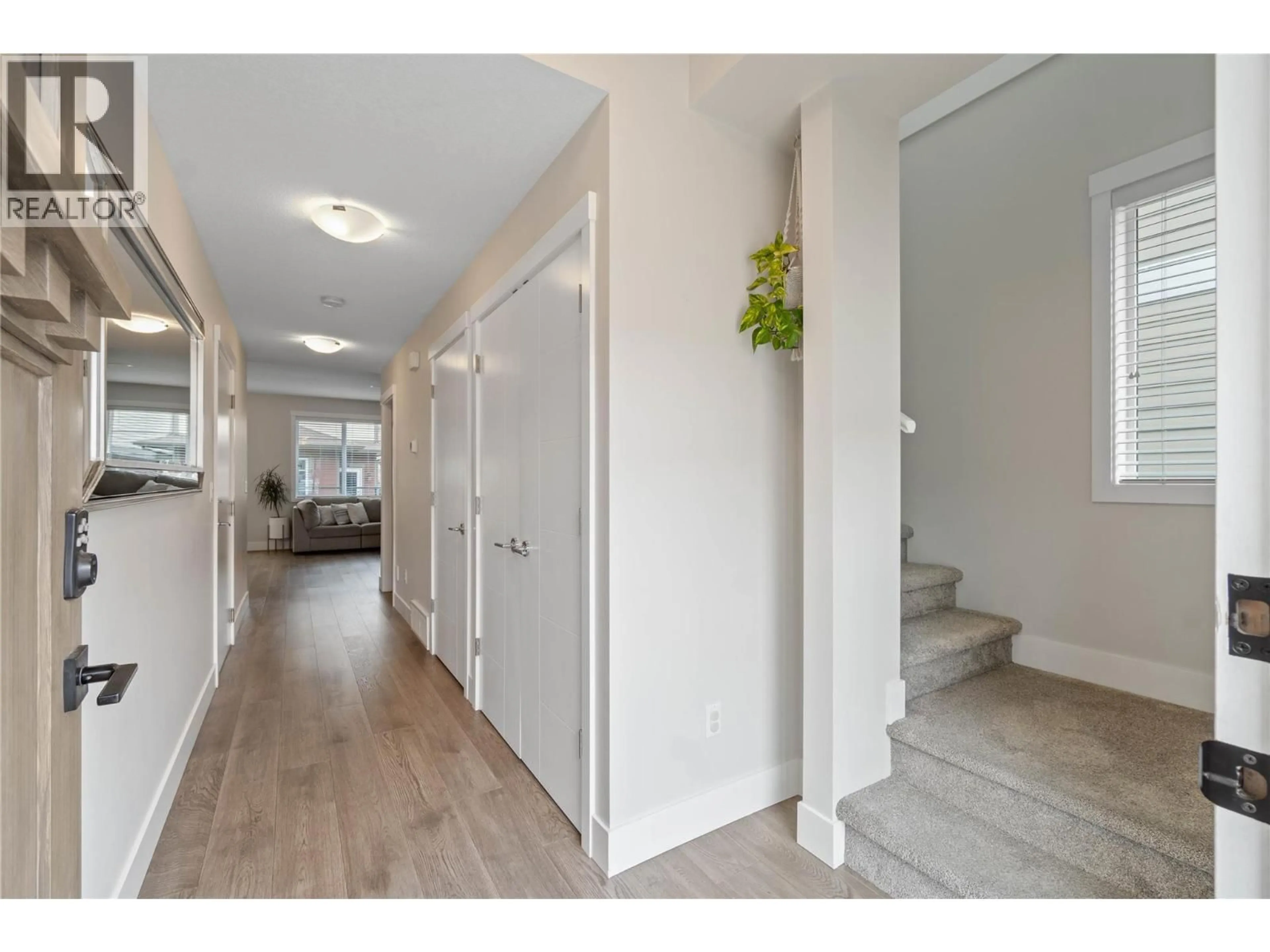 Indoor entryway for 174 - 200 GRAND BOULEVARD, Kamloops British Columbia V2C0H3