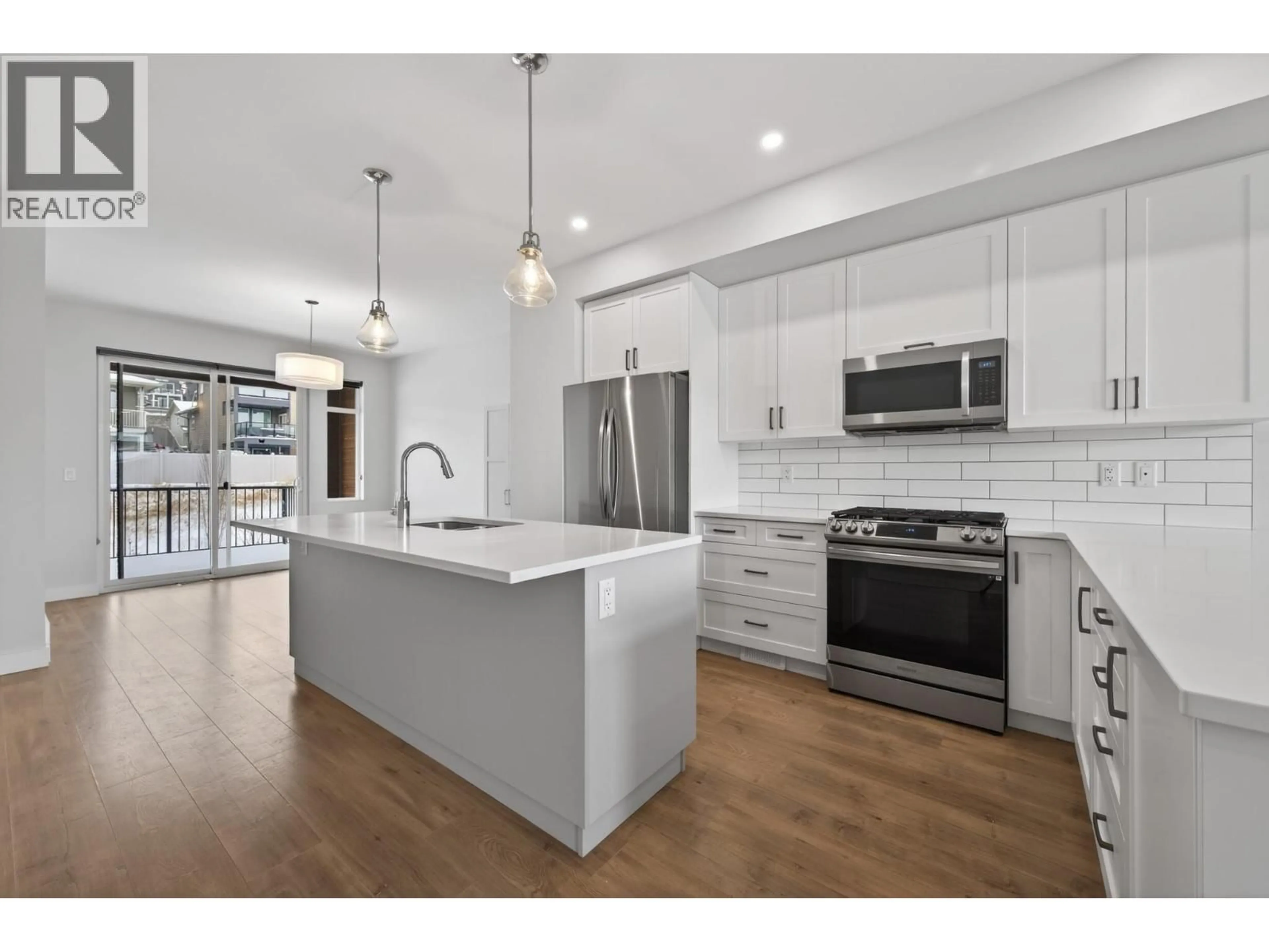 Open concept kitchen, ceramic/tile floor for 125 - 1901 QU'APPELLE BOULEVARD, Kamloops British Columbia V2E0C9