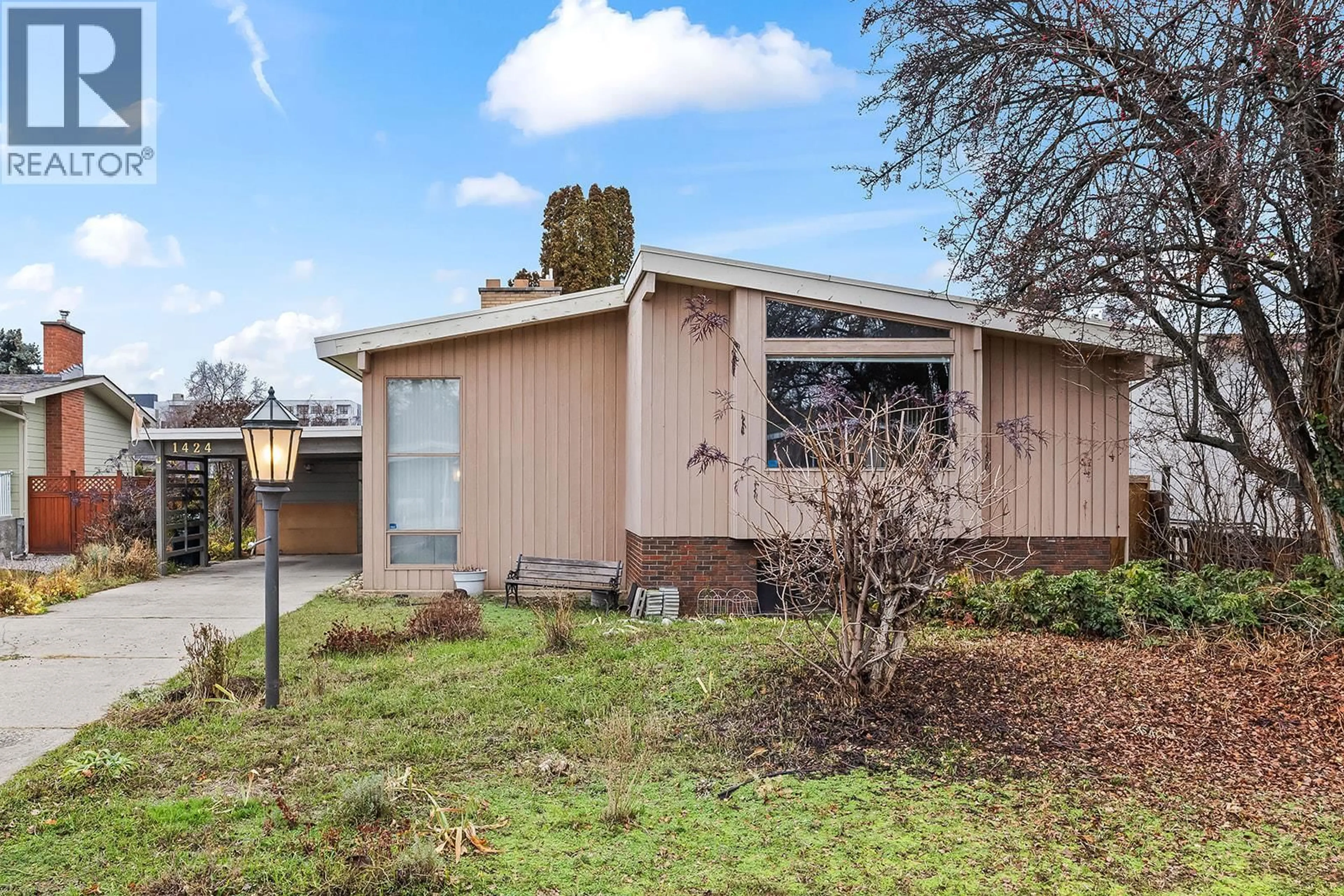 Home with vinyl exterior material, street for 1424 LOMBARDY SQUARE, Kelowna British Columbia V1Y3S7