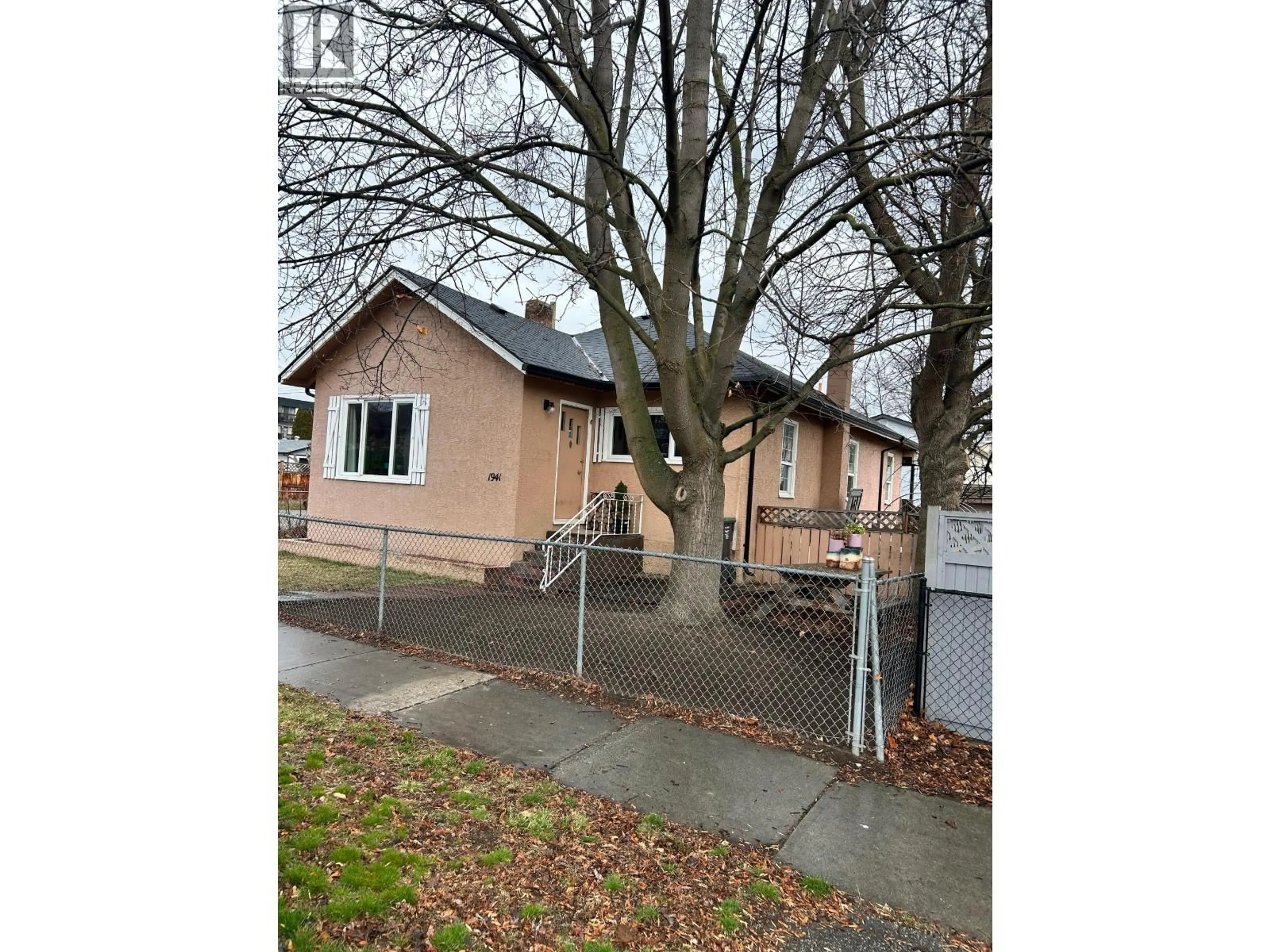 Unknown for 1941 WATER STREET, Kelowna British Columbia V1Y1K8