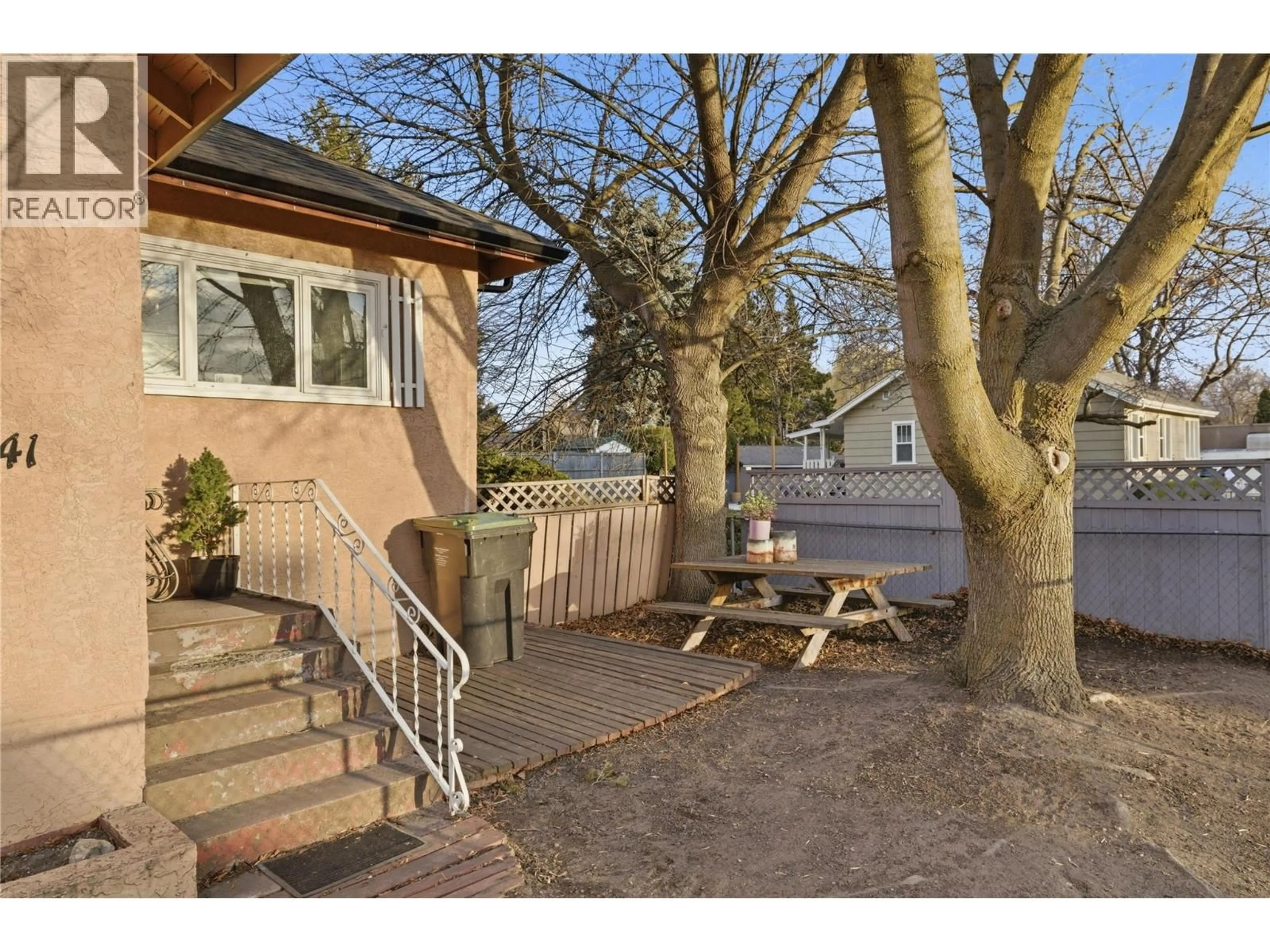 Patio, street for 1941 WATER STREET, Kelowna British Columbia V1Y1K8