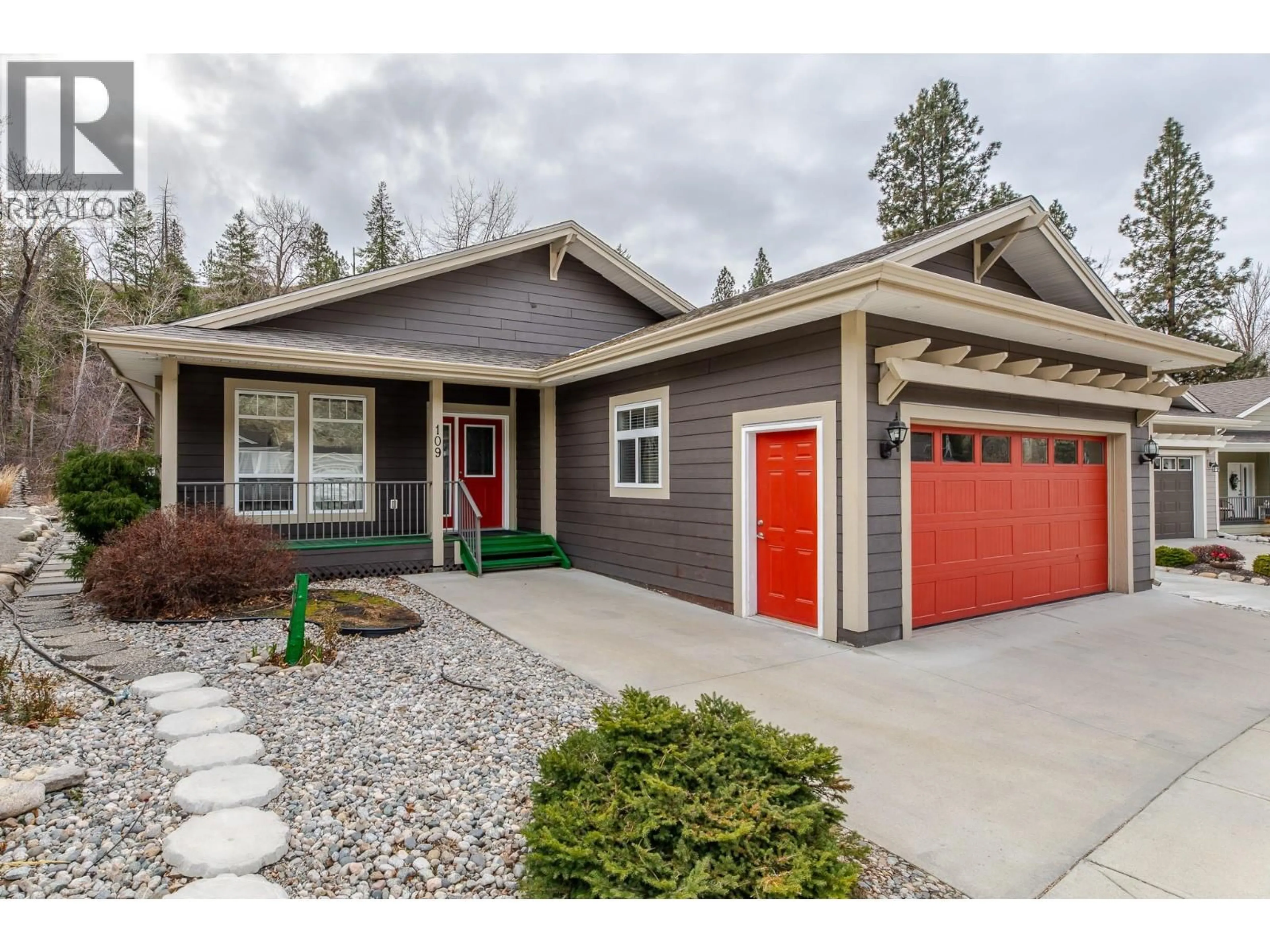 Home with vinyl exterior material, street for 109 - 1675 PENTICTON AVENUE, Penticton British Columbia V2A9E2