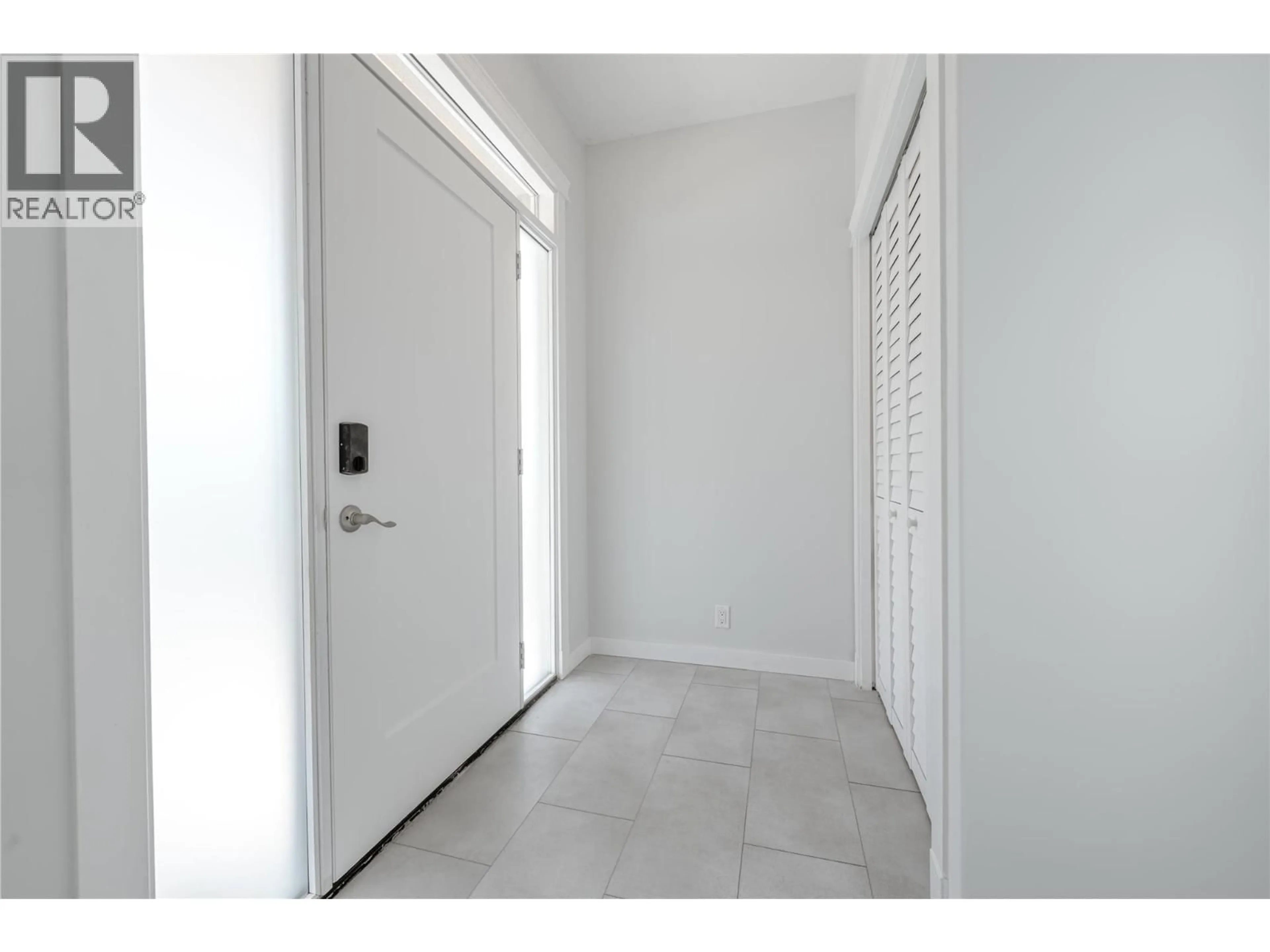 Indoor entryway for 705 CENTER STREET, Revelstoke British Columbia V0E2S0