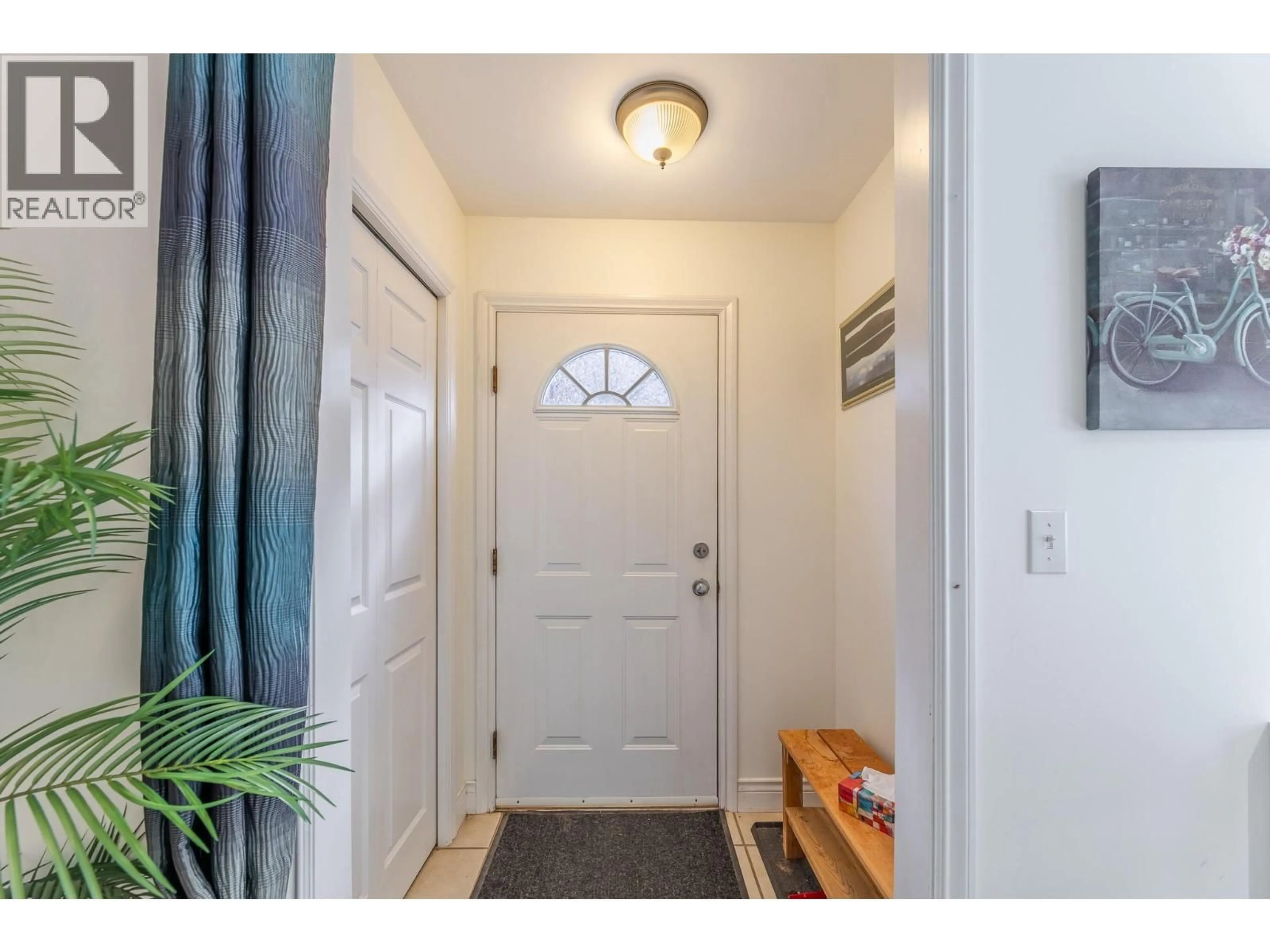 Indoor entryway for 11020 ADAMS AVENUE, Summerland British Columbia V0H1Z2
