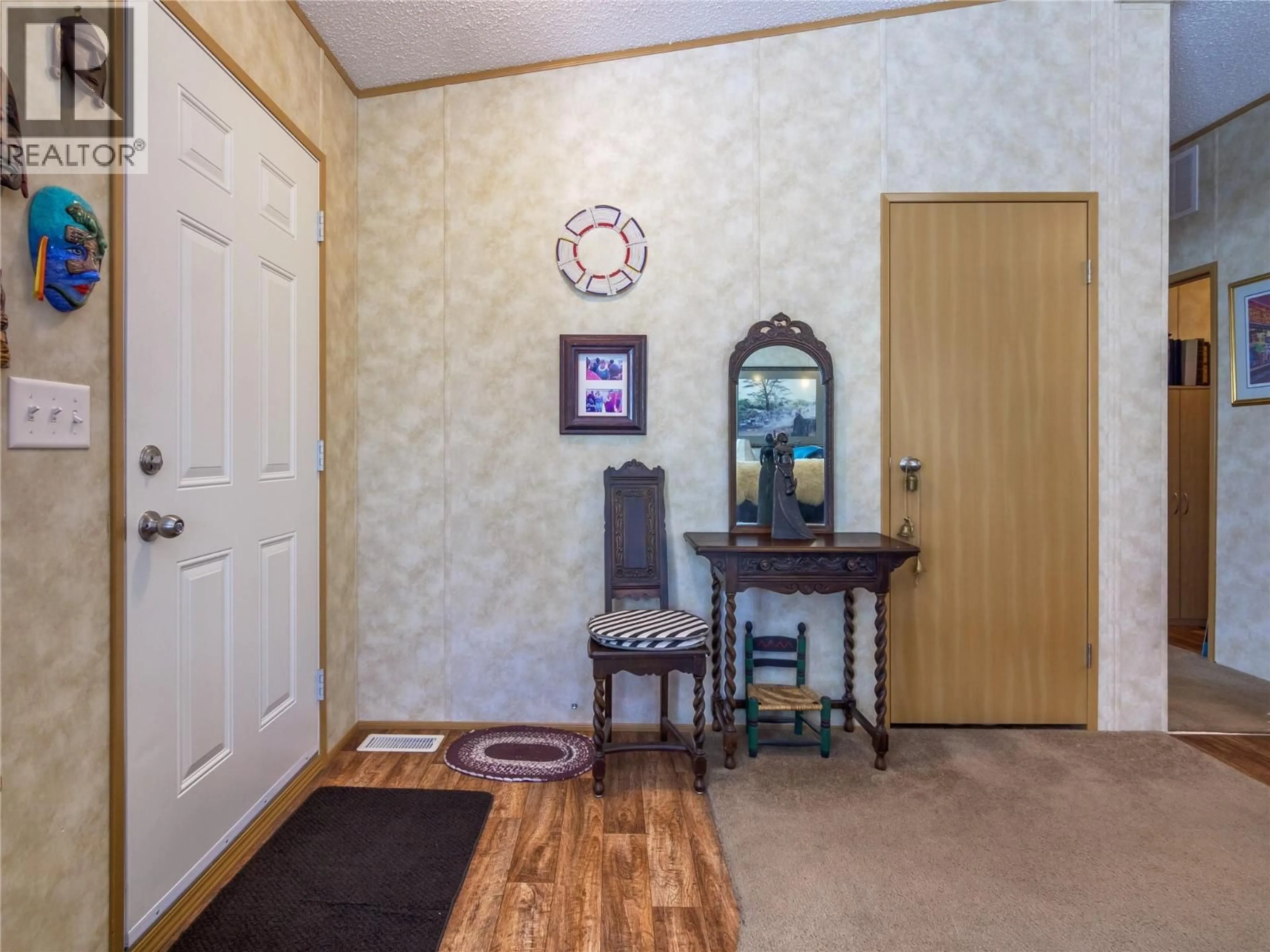 Indoor entryway for 13 - 1340 HWY 3A HIGHWAY, Keremeos British Columbia V0X1N4