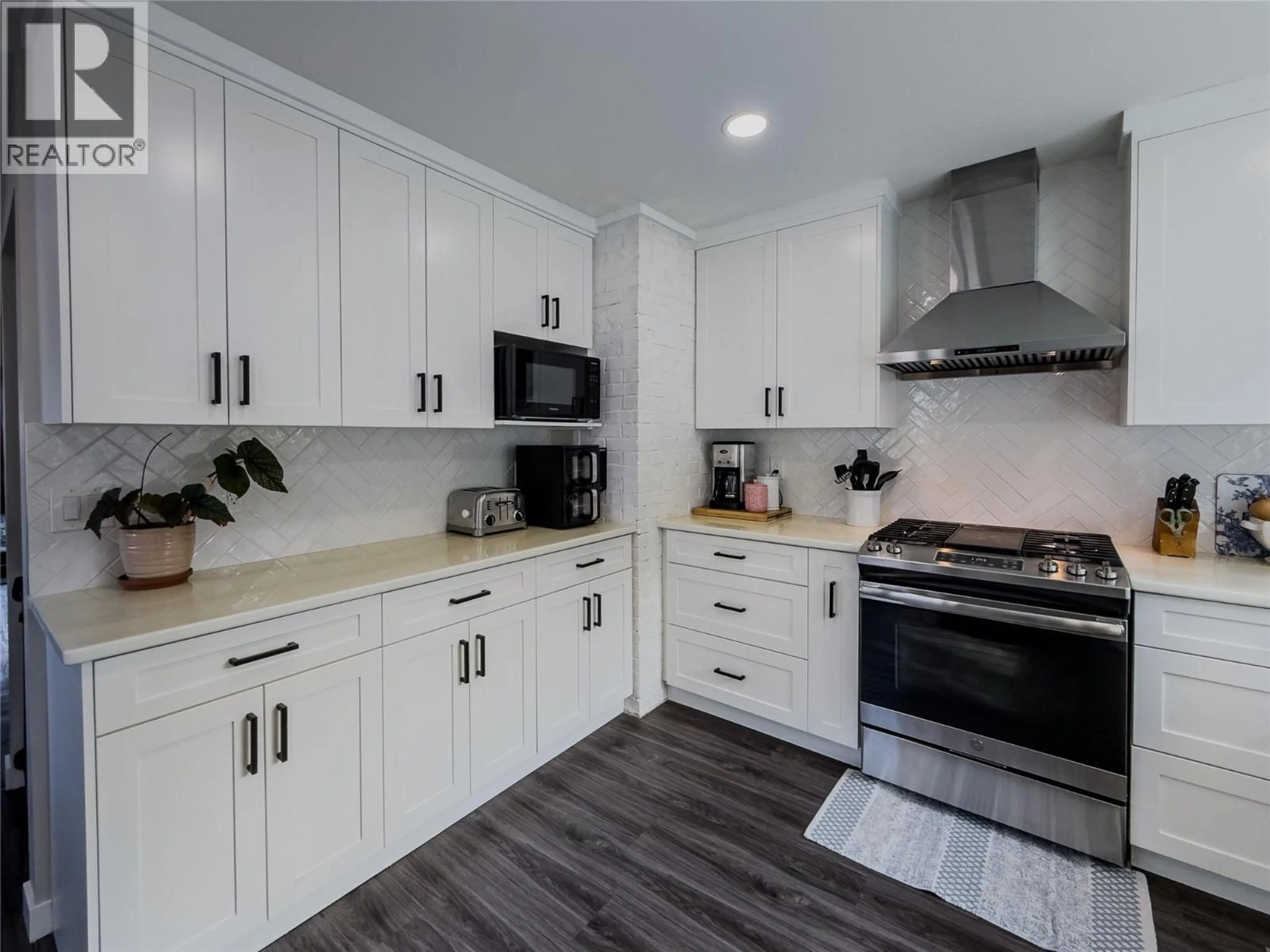 Open concept kitchen, unknown for 2485 VALLEYVIEW DRIVE, Kamloops British Columbia V2C4E2