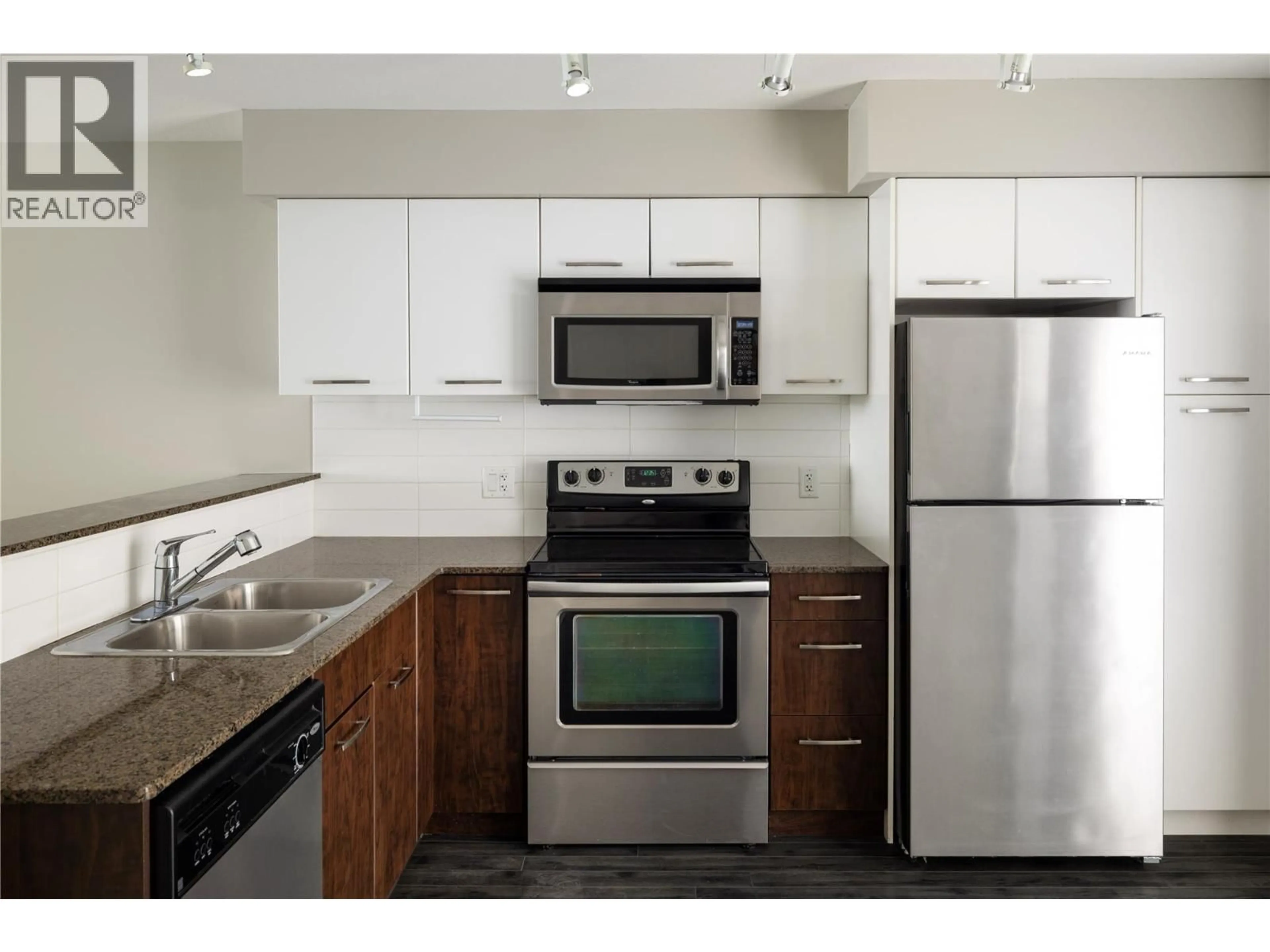 Standard kitchen, unknown for 5 - 1831 AMBROSI ROAD, Kelowna British Columbia V1Y4S1