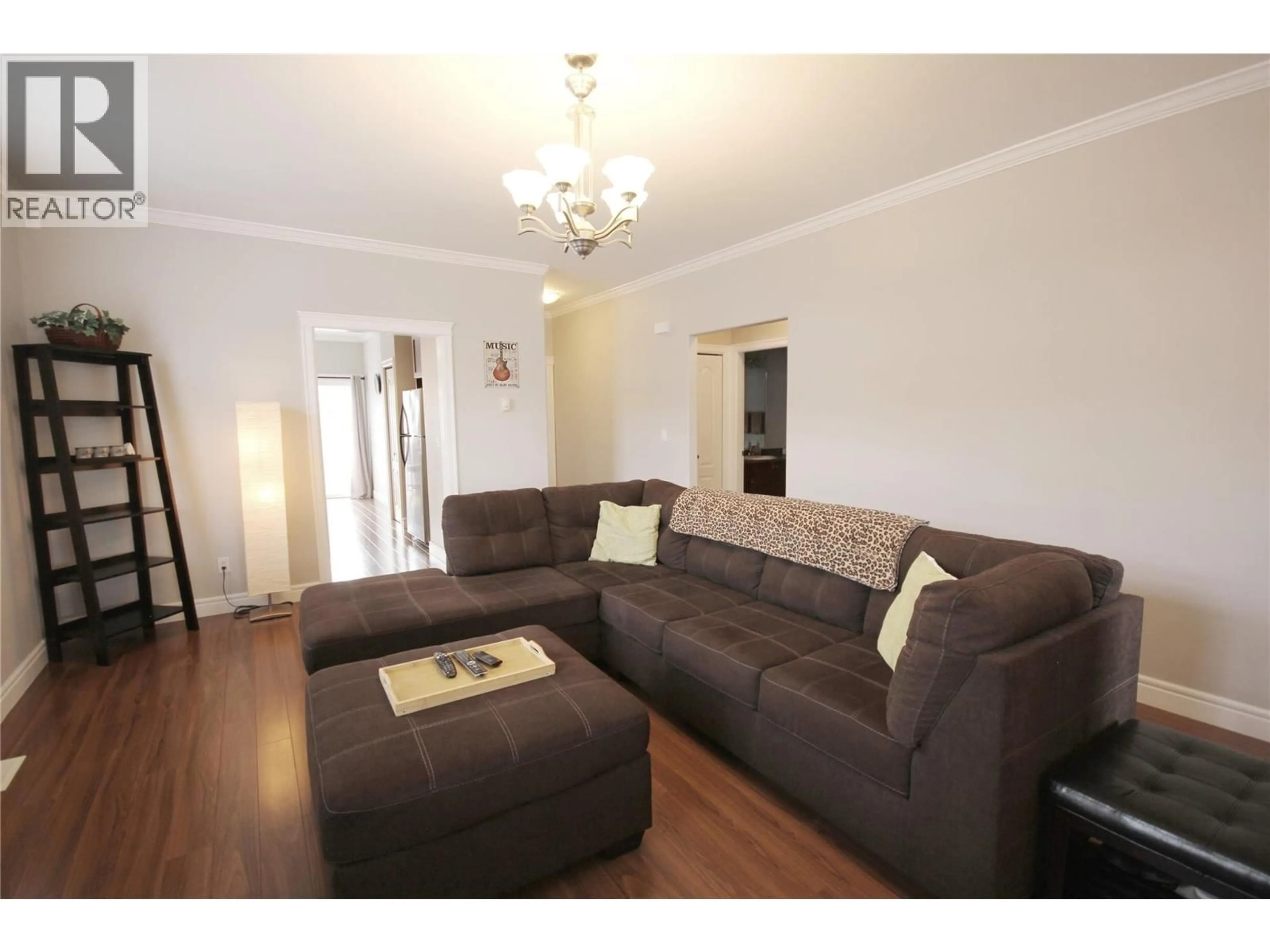 Living room with furniture, wood/laminate floor for 101 - 3011 SOUTH MAIN STREET, Penticton British Columbia V2A5J7