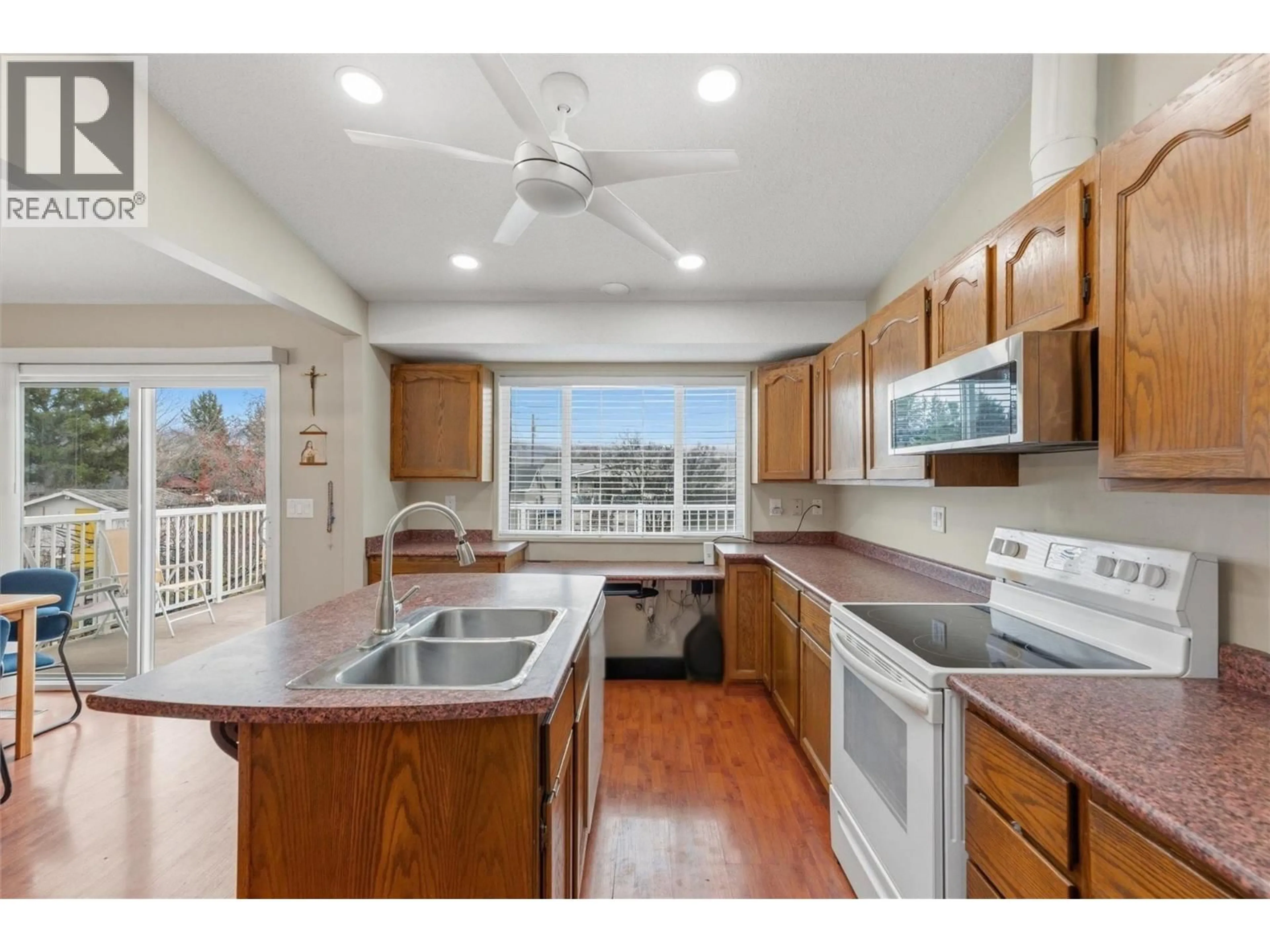 Open concept kitchen, unknown for 1341 SPRINGFIELD ROAD, Kelowna British Columbia V1Y5Y2