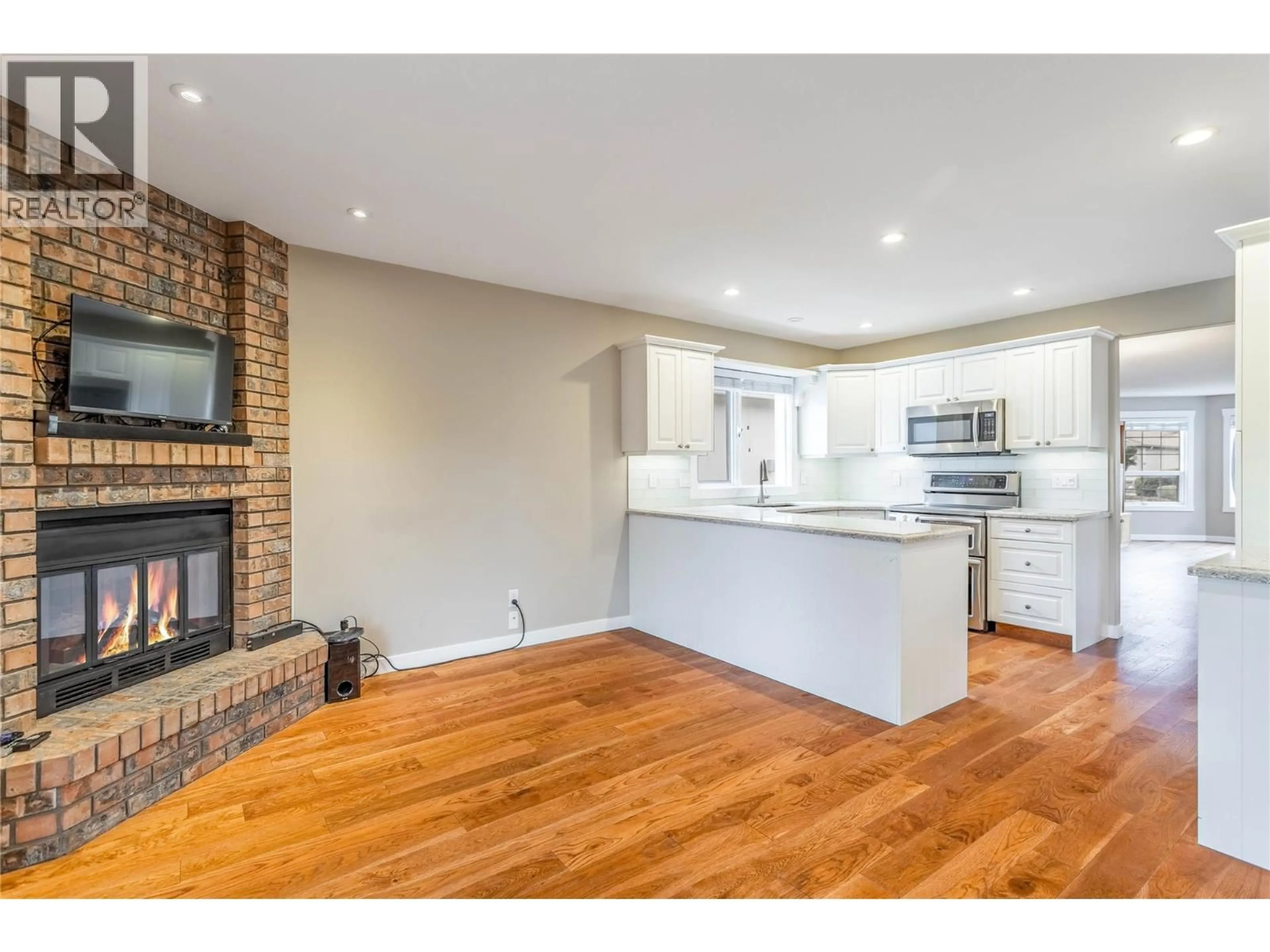 Open concept kitchen, wood/laminate floor for 46 - 1201 CAMERON AVENUE, Kelowna British Columbia V1W3R8