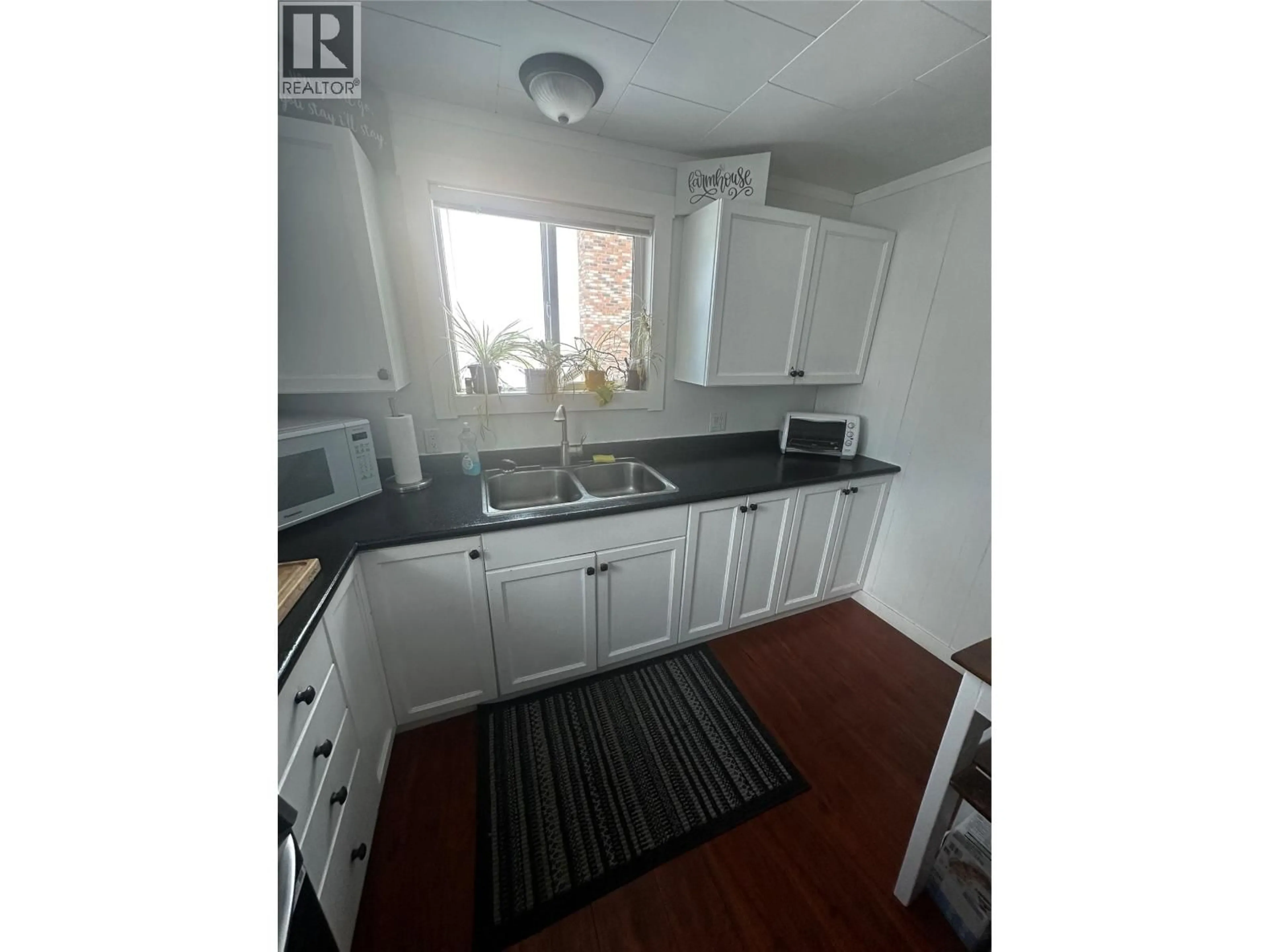 Standard kitchen, unknown for 5109 43 STREET NORTHEAST, Chetwynd British Columbia V0C1J0