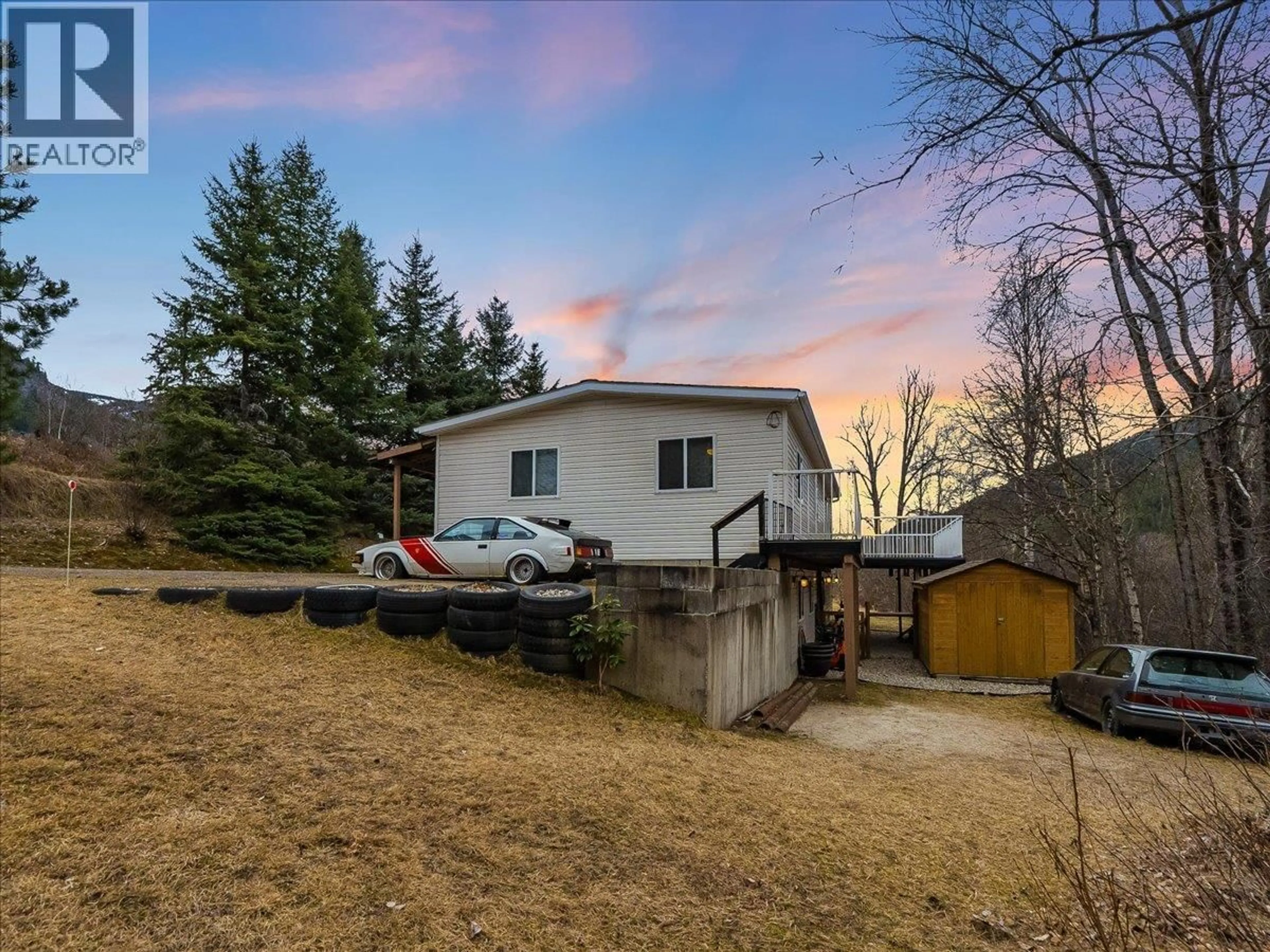 A pic from outside/outdoor area/front of a property/back of a property/a pic from drone, unknown for 1956 SOUKOROFF ROAD, Pass Creek British Columbia V1N4S9