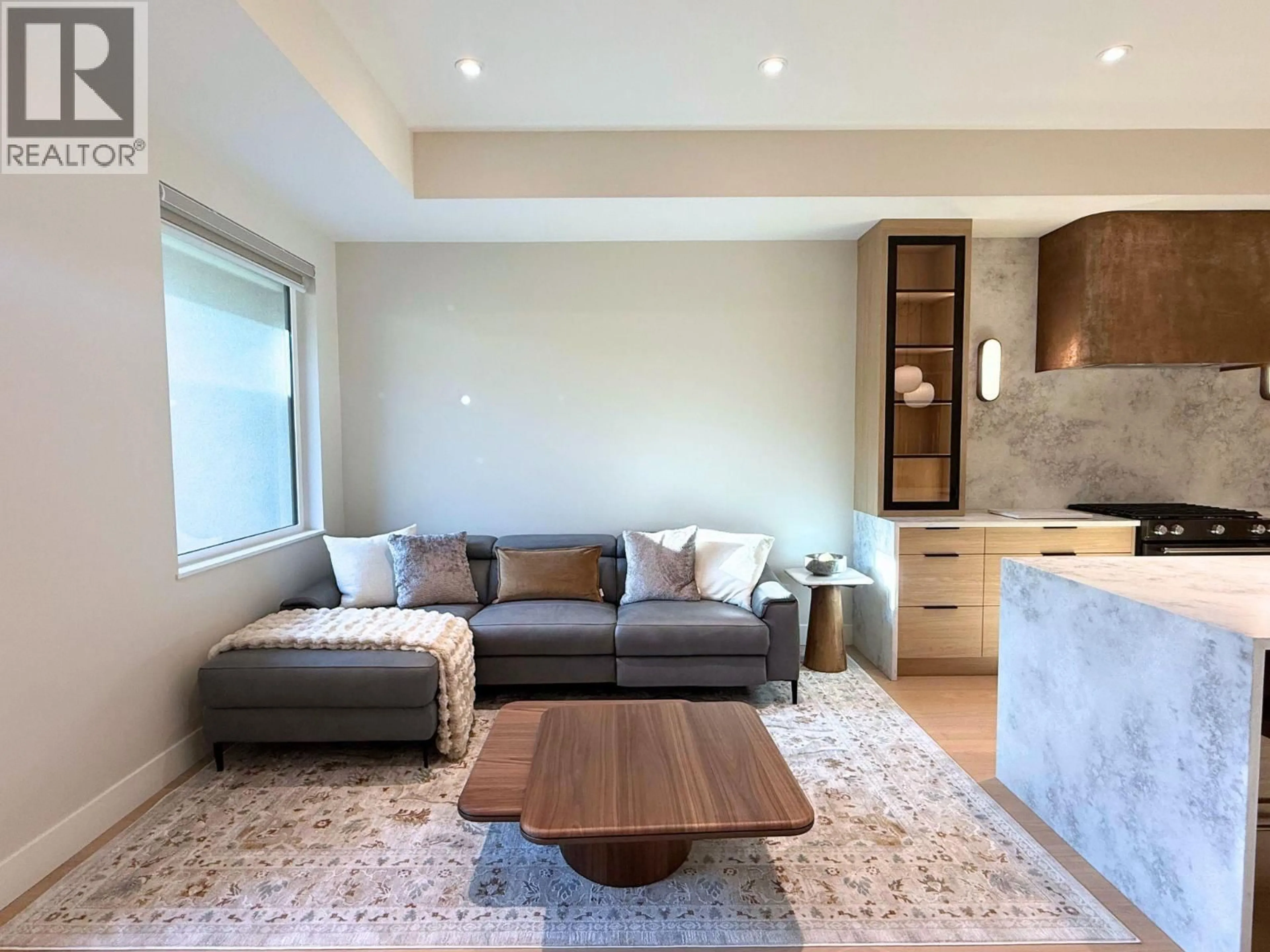 Living room with furniture, unknown for 4 - 781 MARTIN AVENUE, Kelowna British Columbia V1Y6V4