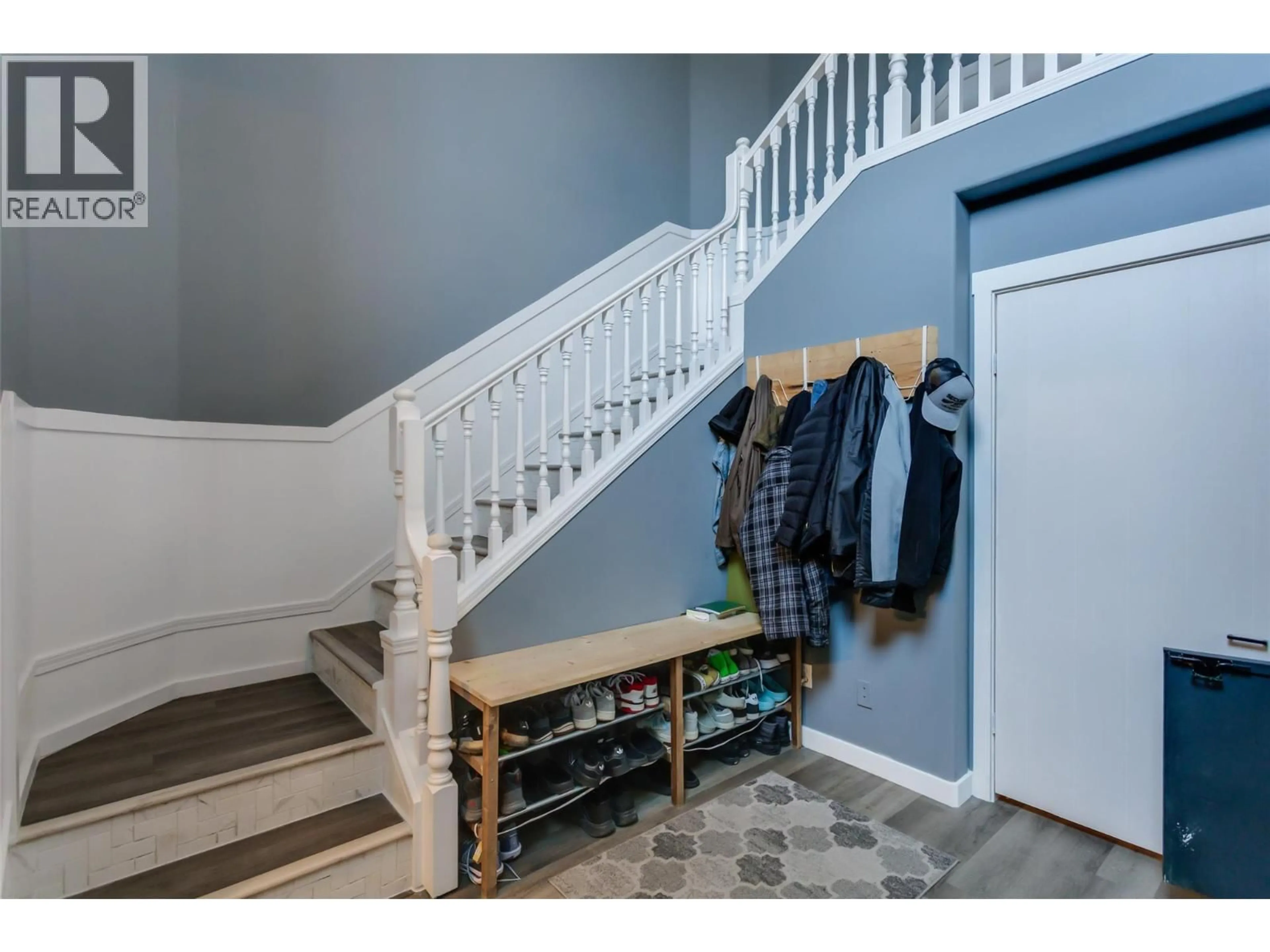 Indoor entryway for 5 - 527 YATES ROAD, Kelowna British Columbia V1V1Z5