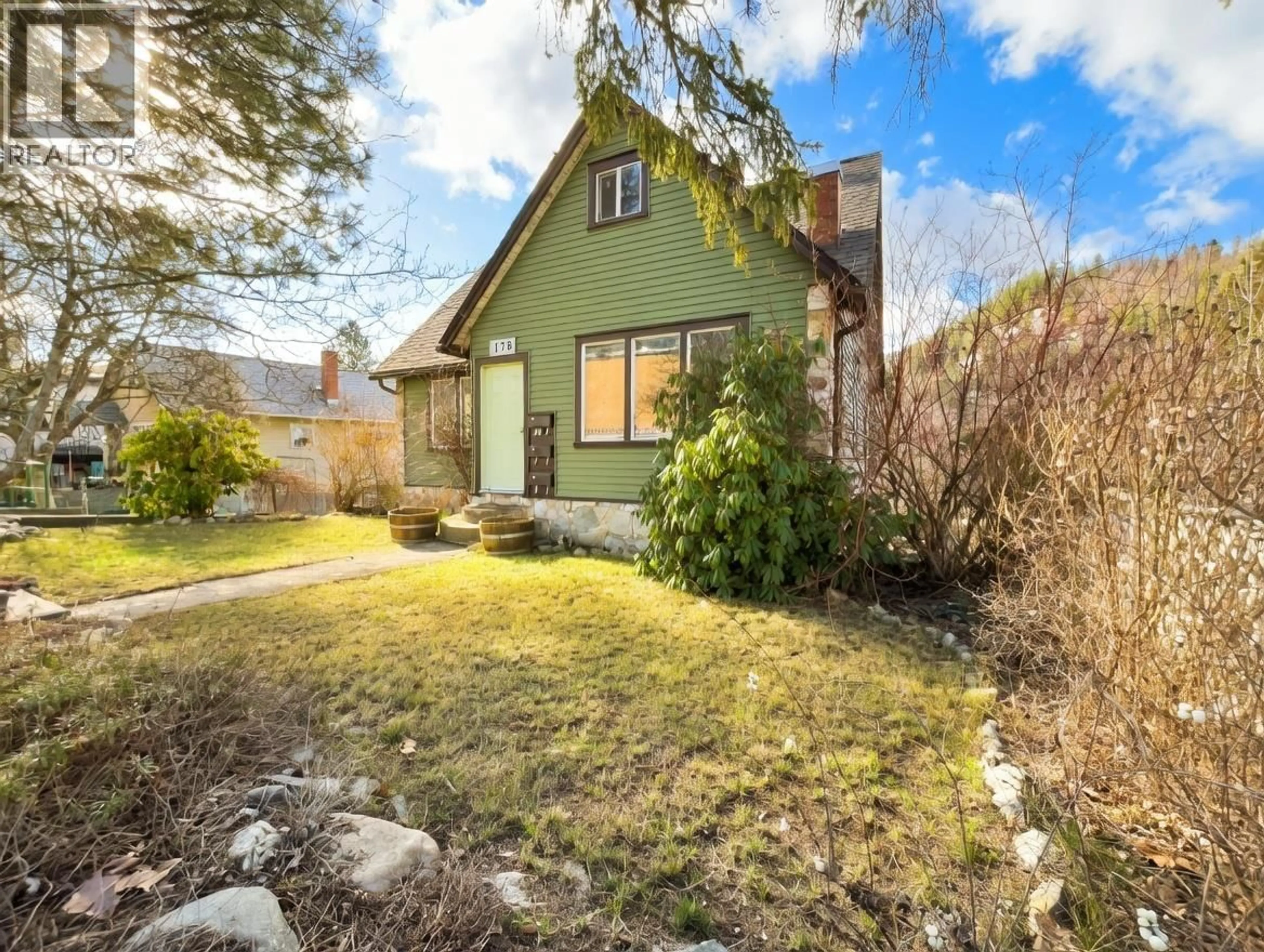 A pic from outside/outdoor area/front of a property/back of a property/a pic from drone, street for 178 COLUMBIA AVENUE, Castlegar British Columbia V1N1A9