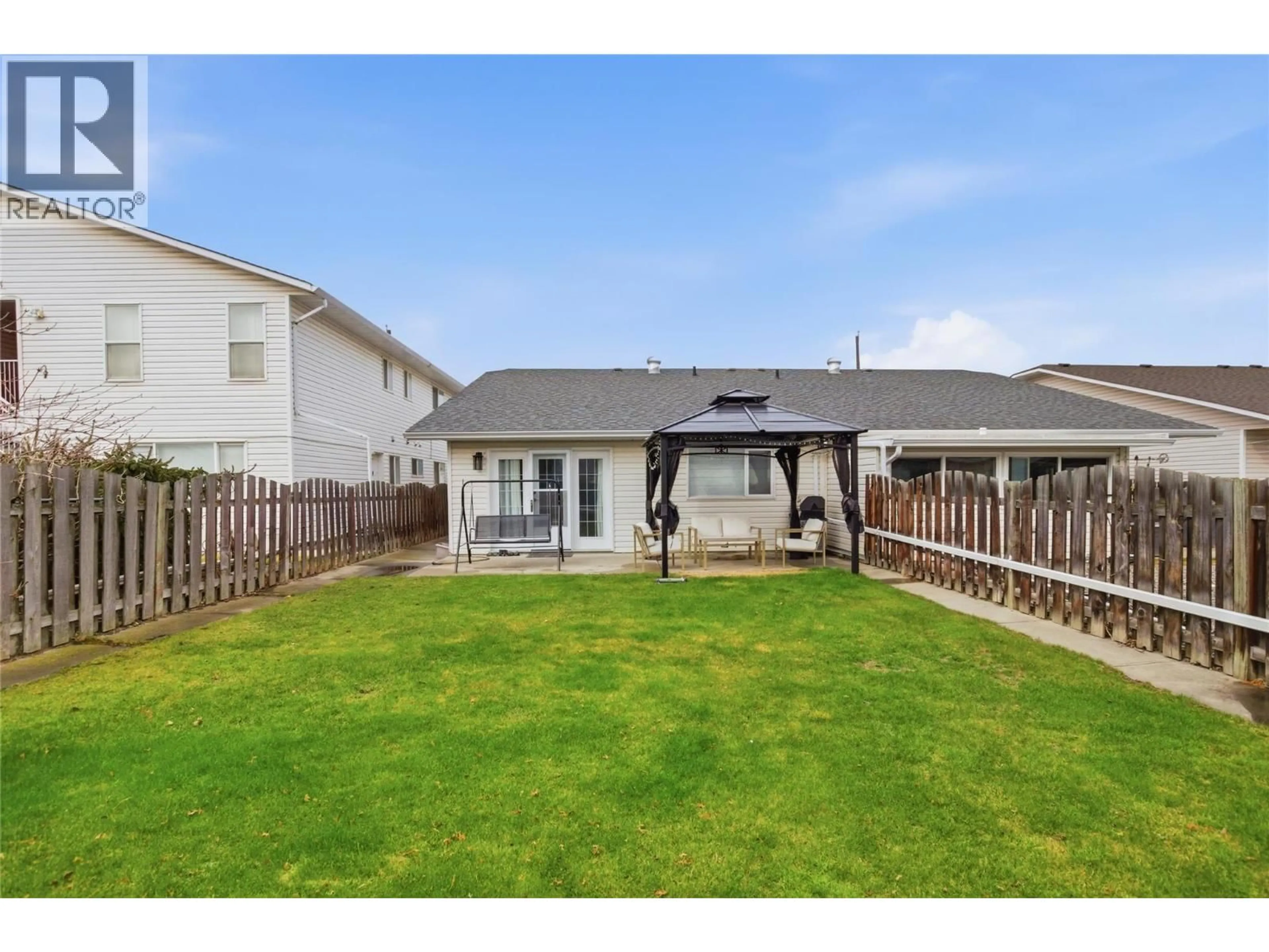 A pic from outside/outdoor area/front of a property/back of a property/a pic from drone, street for 1232 13TH STREET, Kamloops British Columbia V2B8K3
