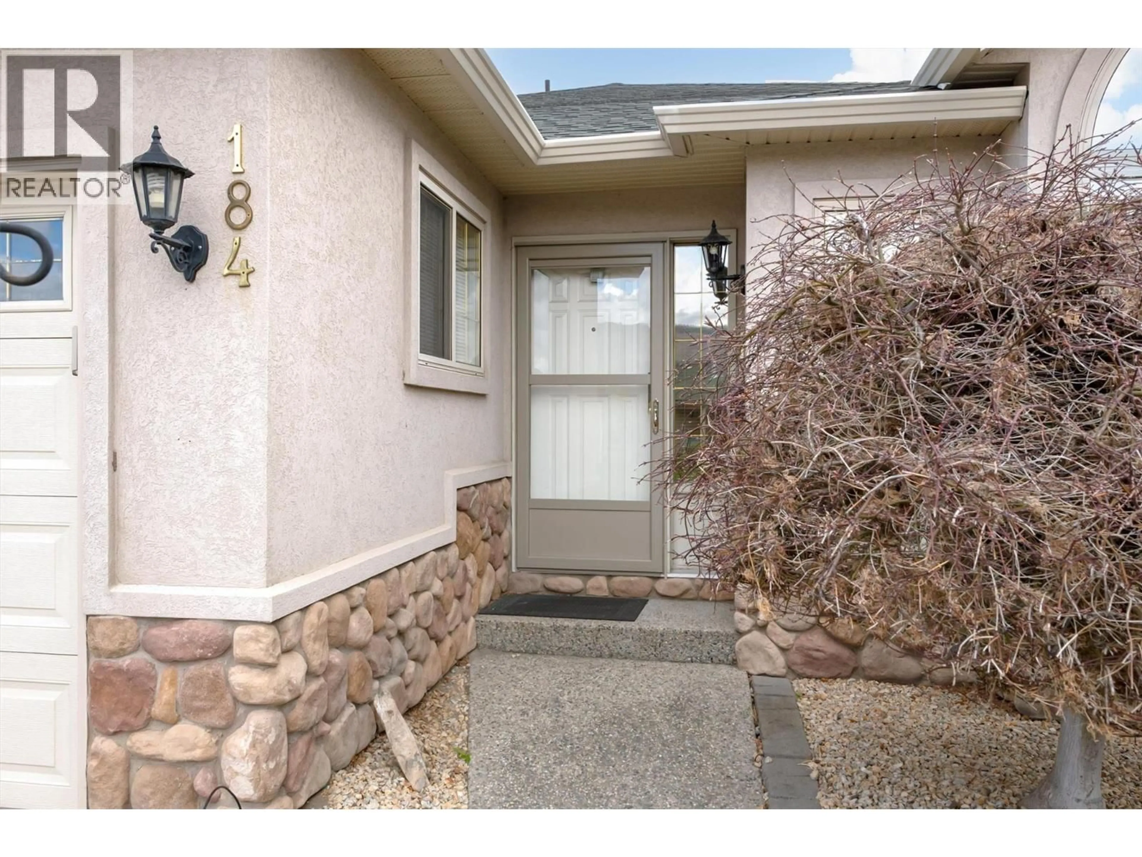 Indoor entryway for 184 - 2330 BUTT ROAD, West Kelowna British Columbia V4T2L3
