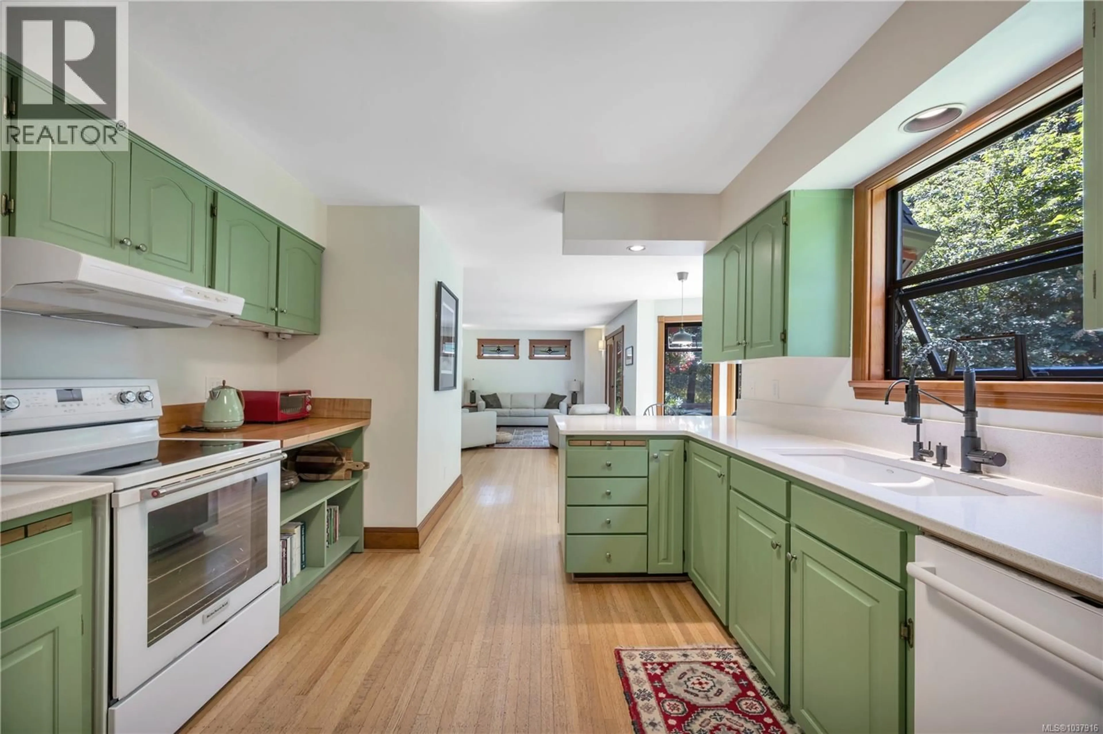 Open concept kitchen, unknown for 1925 SHASTA ROAD, Nanaimo British Columbia V9X1N7