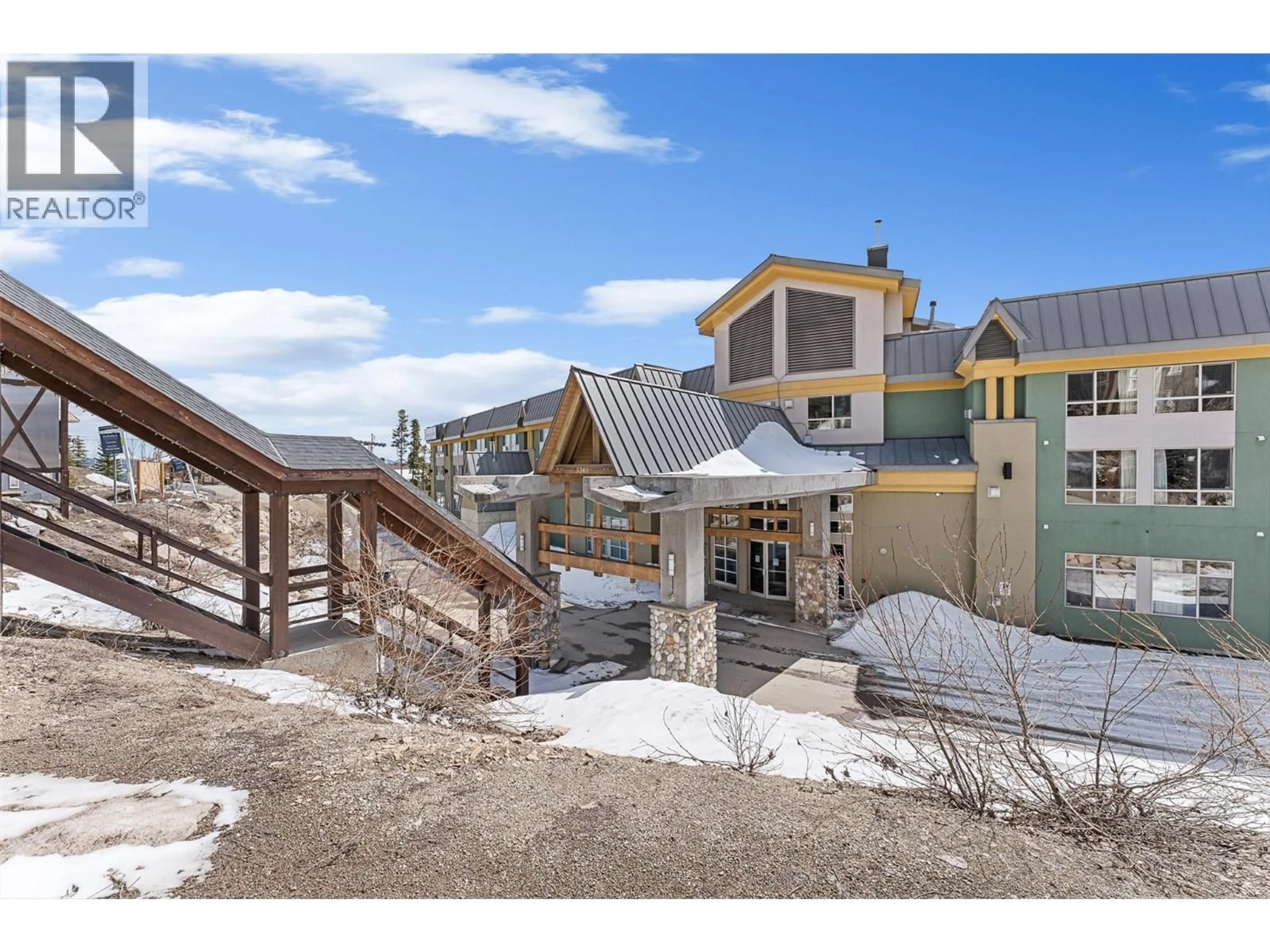 A pic from outside/outdoor area/front of a property/back of a property/a pic from drone, mountain view for 220 - 5340 BIG WHITE ROAD, Big White British Columbia V1P1T4