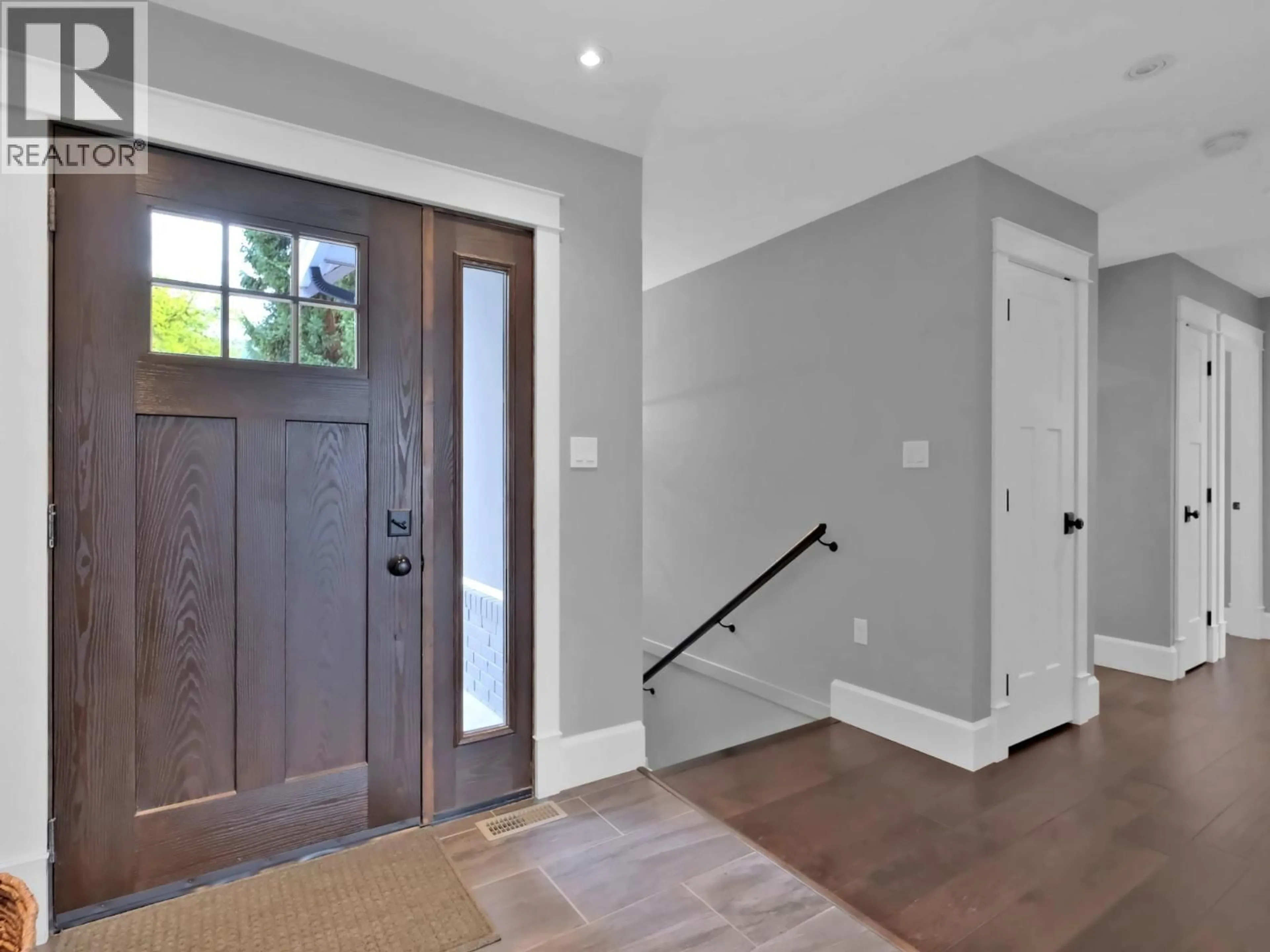 Indoor entryway for 552 PINEVIEW DRIVE, Kaleden British Columbia V0H1K0