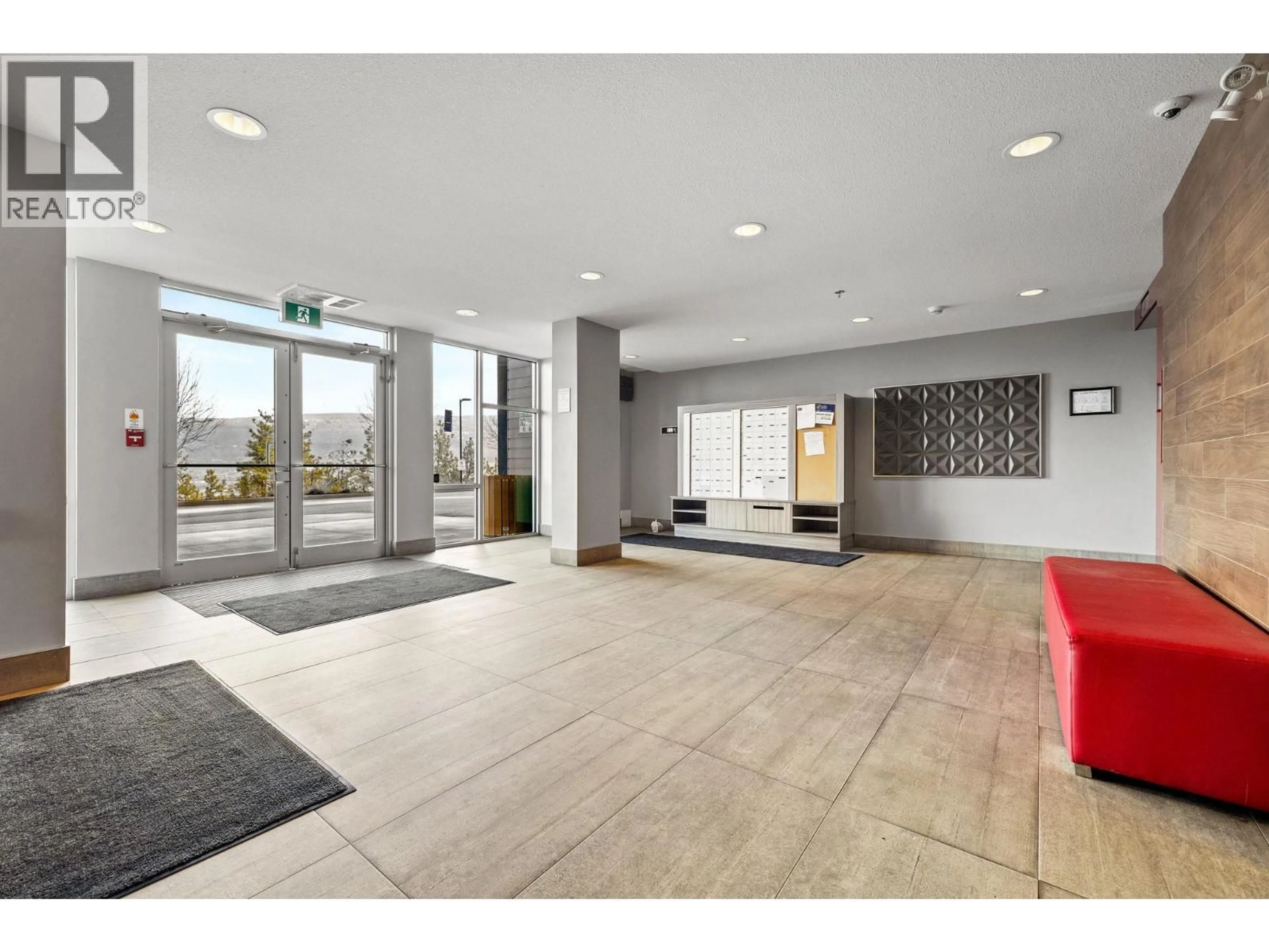 Indoor foyer for 312 - 883 ACADEMY WAY, Kelowna British Columbia V5K3K4