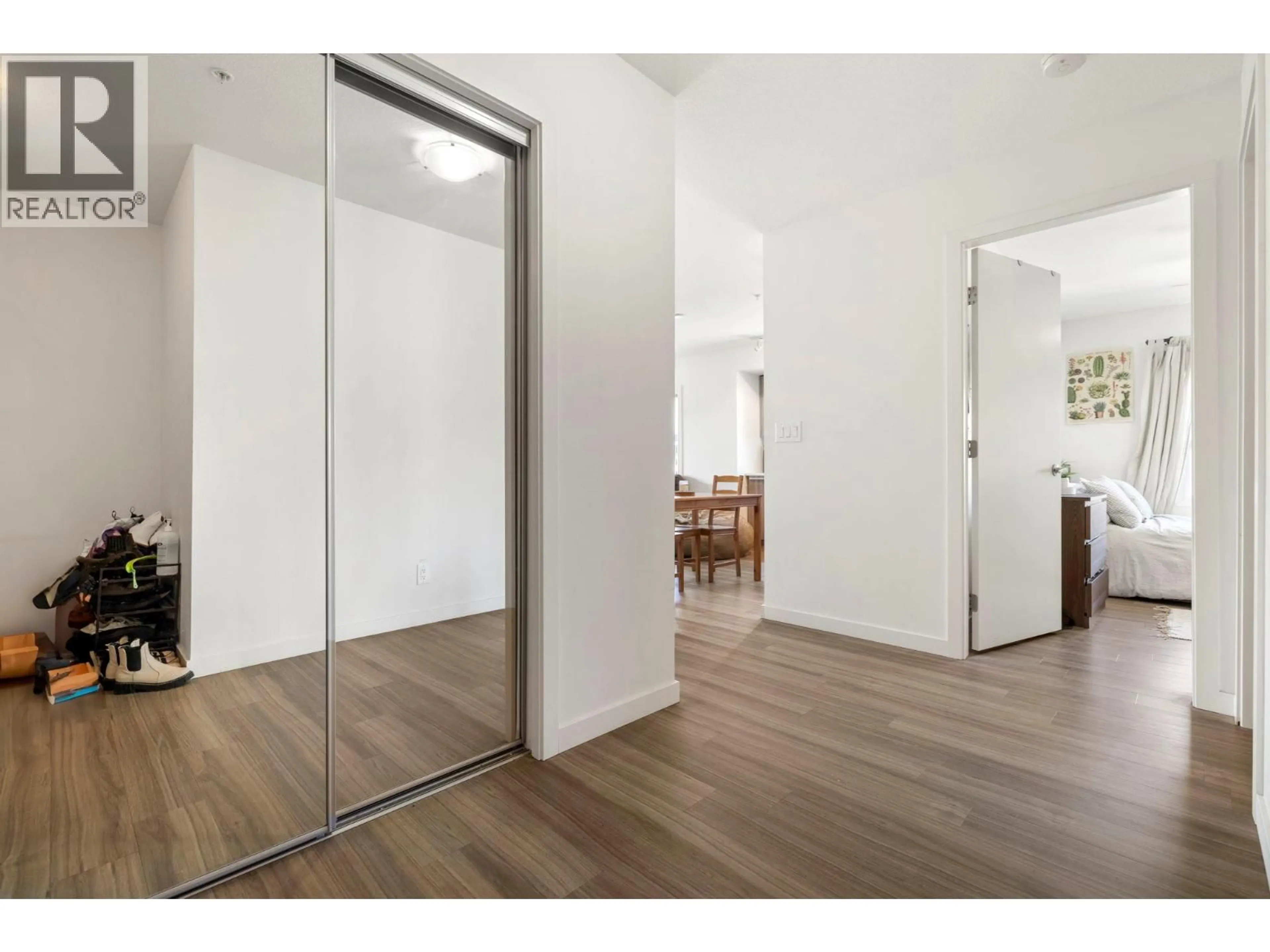 Indoor foyer for 312 - 883 ACADEMY WAY, Kelowna British Columbia V5K3K4