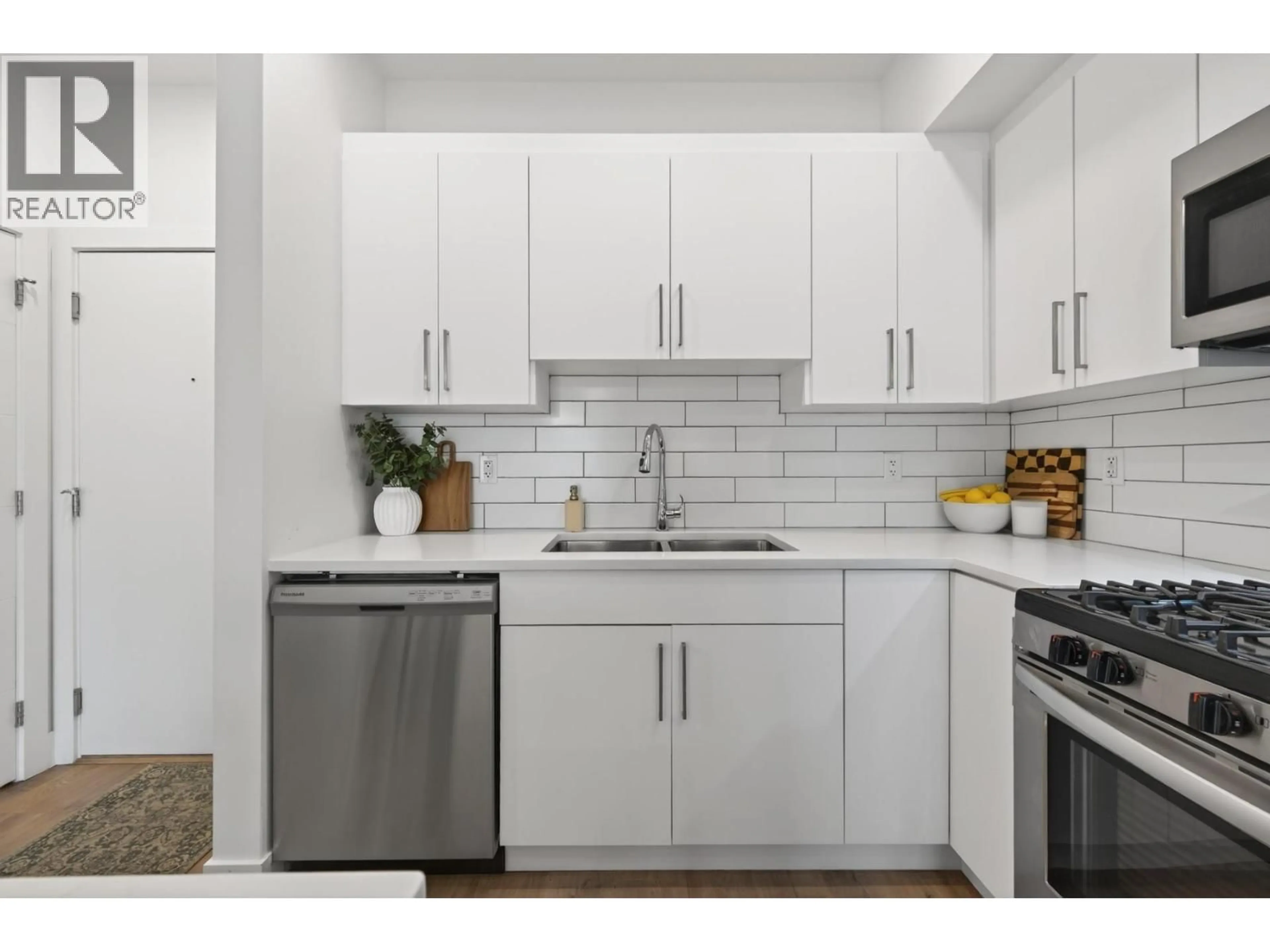 Standard kitchen, unknown for 201 - 2046 ROBSON PLACE, Kamloops British Columbia V2E0A5