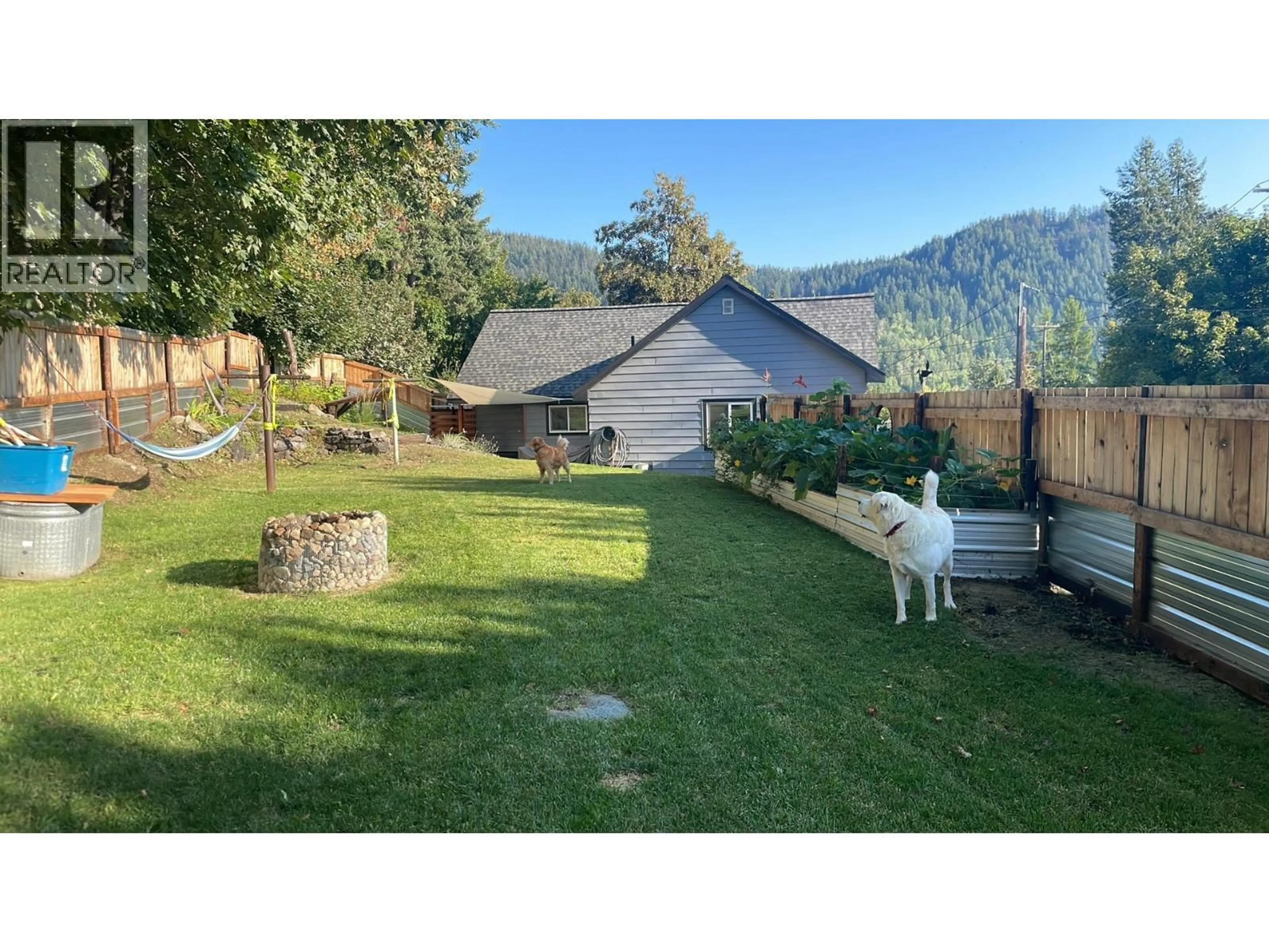 A pic from outside/outdoor area/front of a property/back of a property/a pic from drone, mountain view for 2043 PARK STREET, Rossland British Columbia V0G1Y0