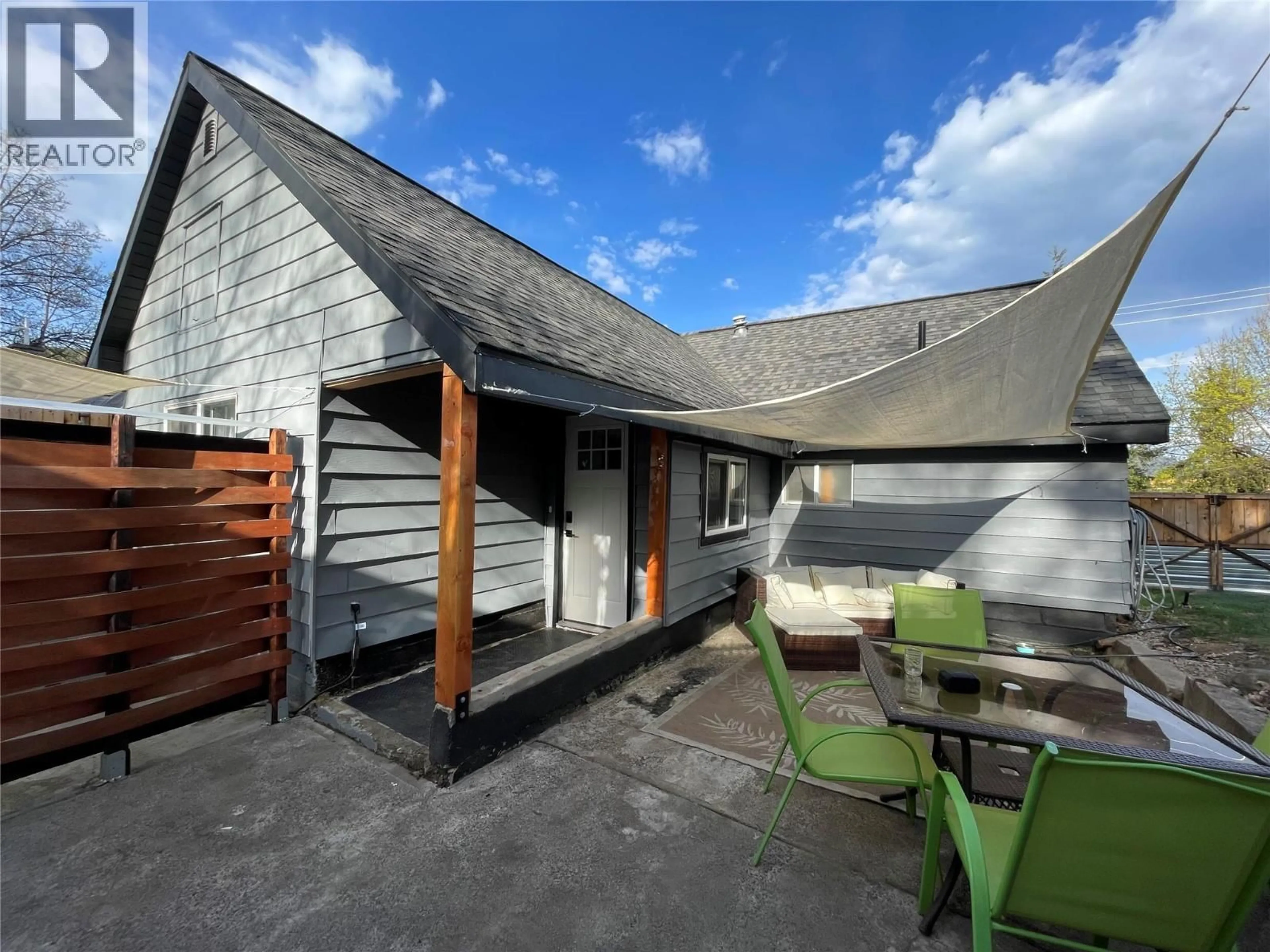 Patio, street for 2043 PARK STREET, Rossland British Columbia V0G1Y0