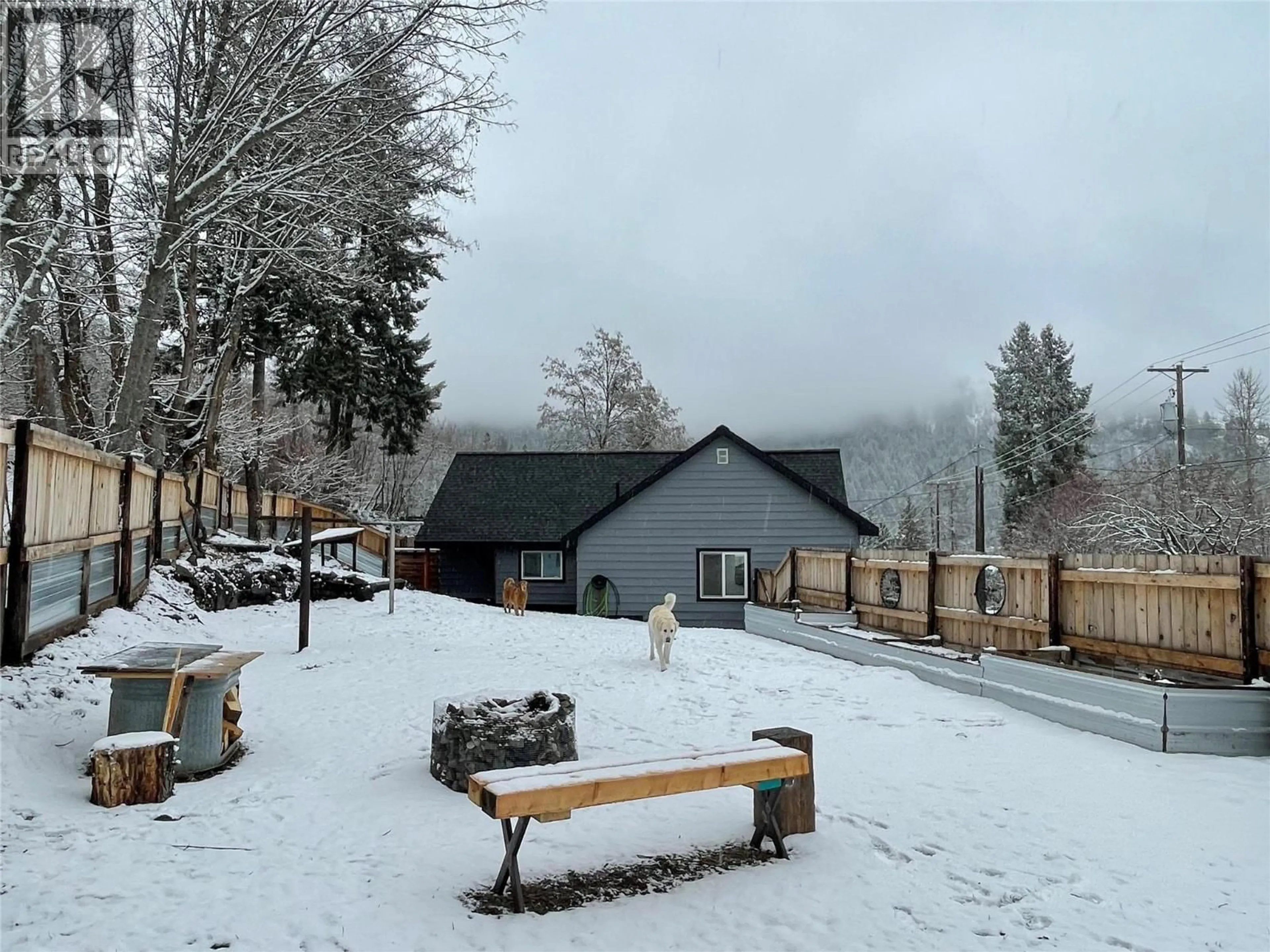 Patio, mountain view for 2043 PARK STREET, Rossland British Columbia V0G1Y0